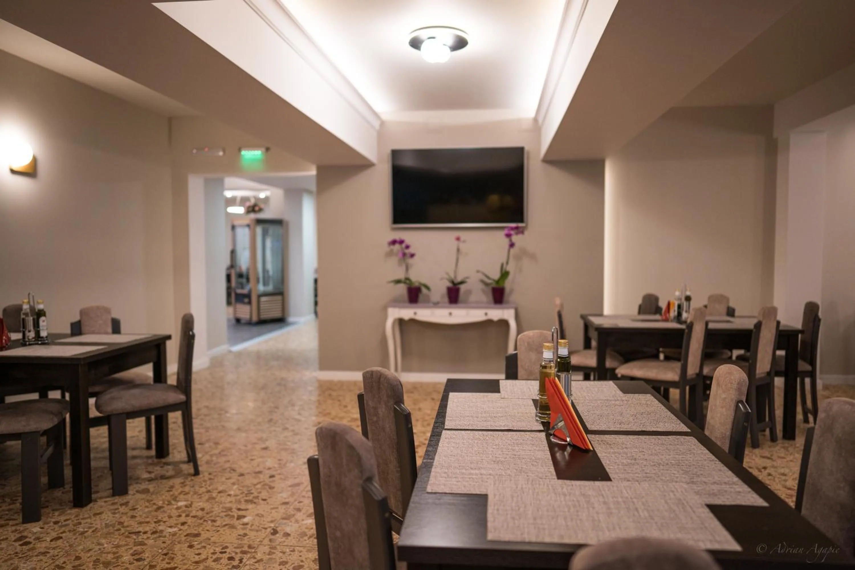 Restaurant/places to eat in Hotel Hera