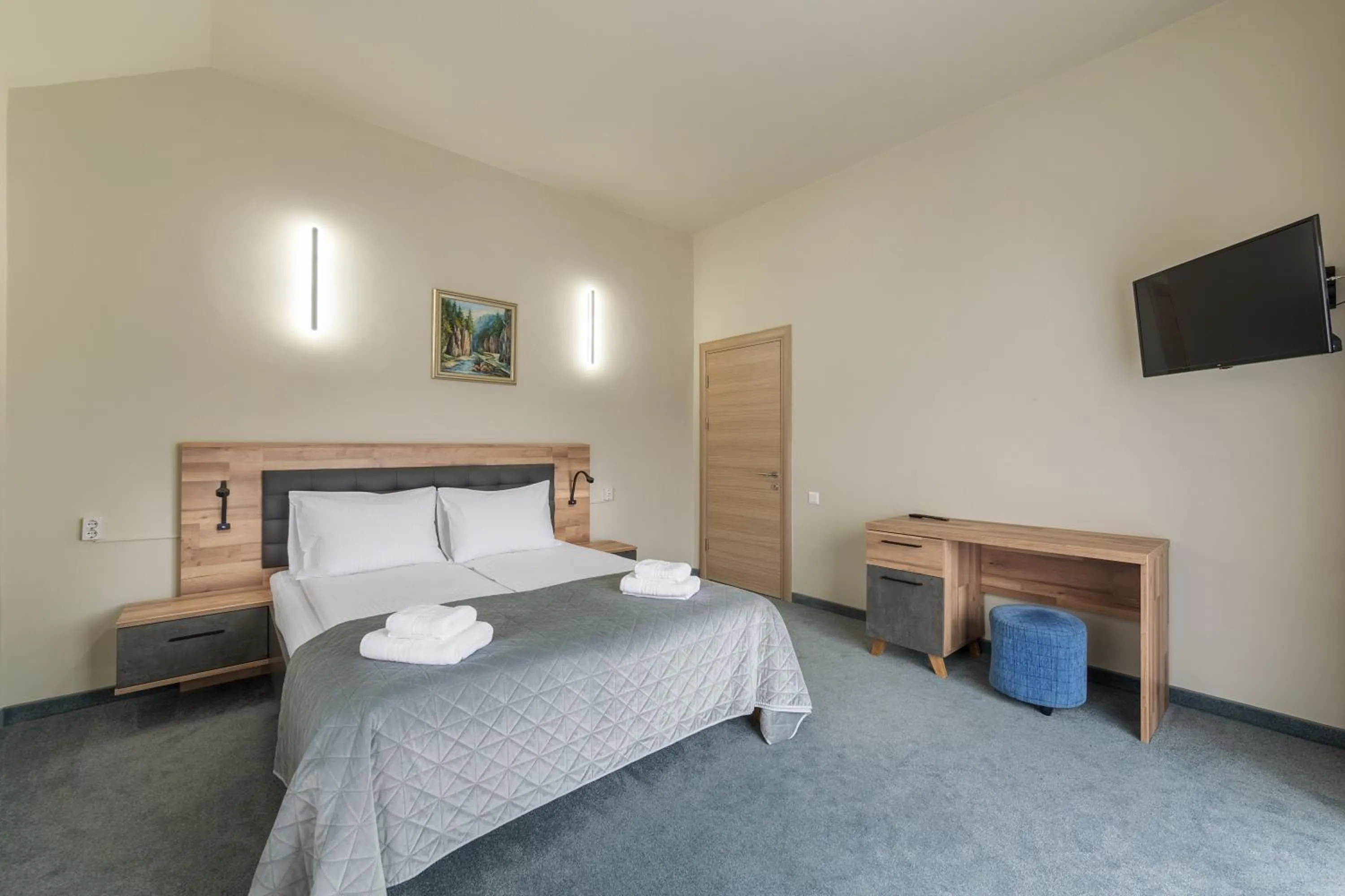 Property building, Bed in Hotel Hera