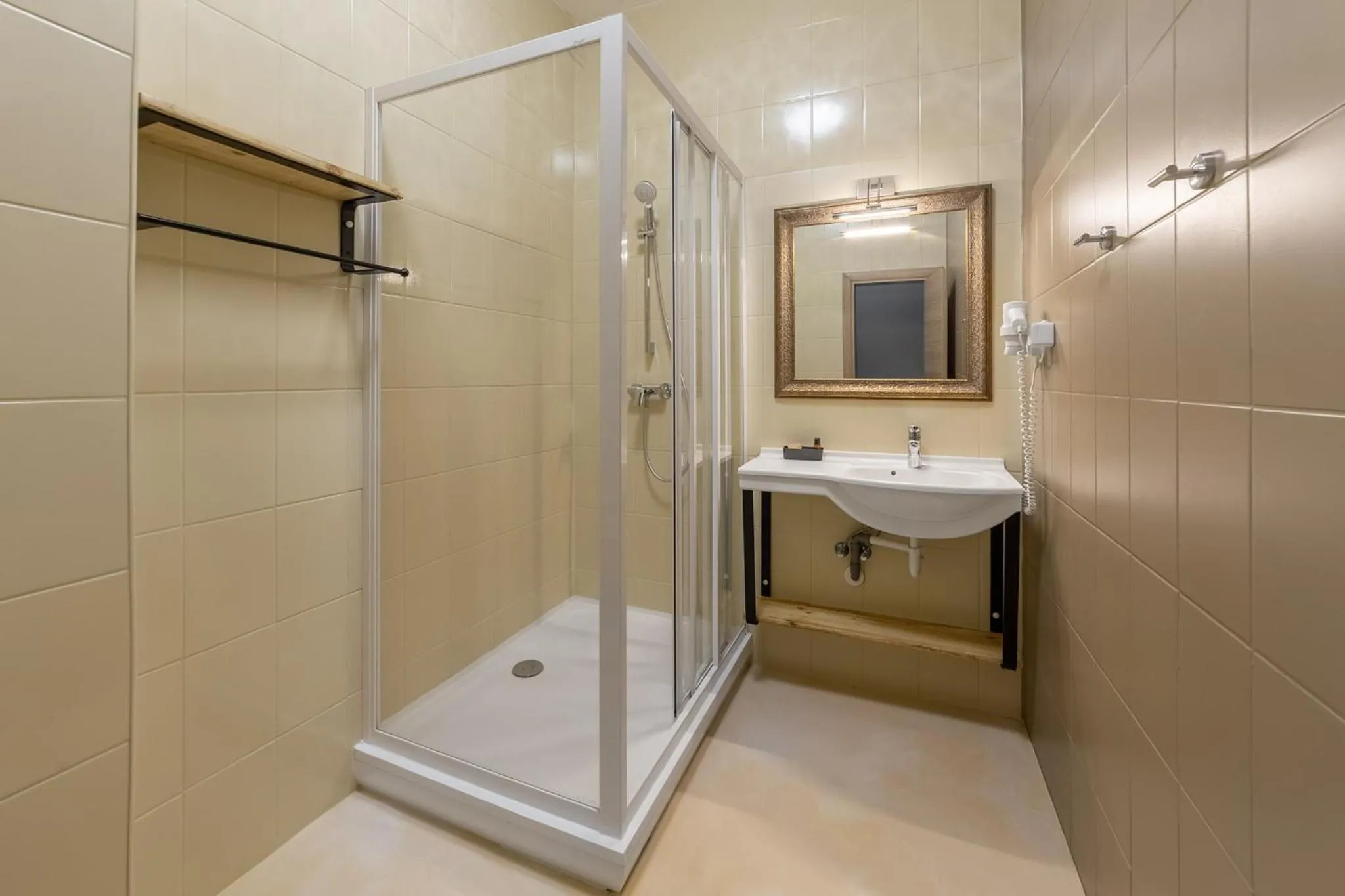 Shower in Hotel Hera