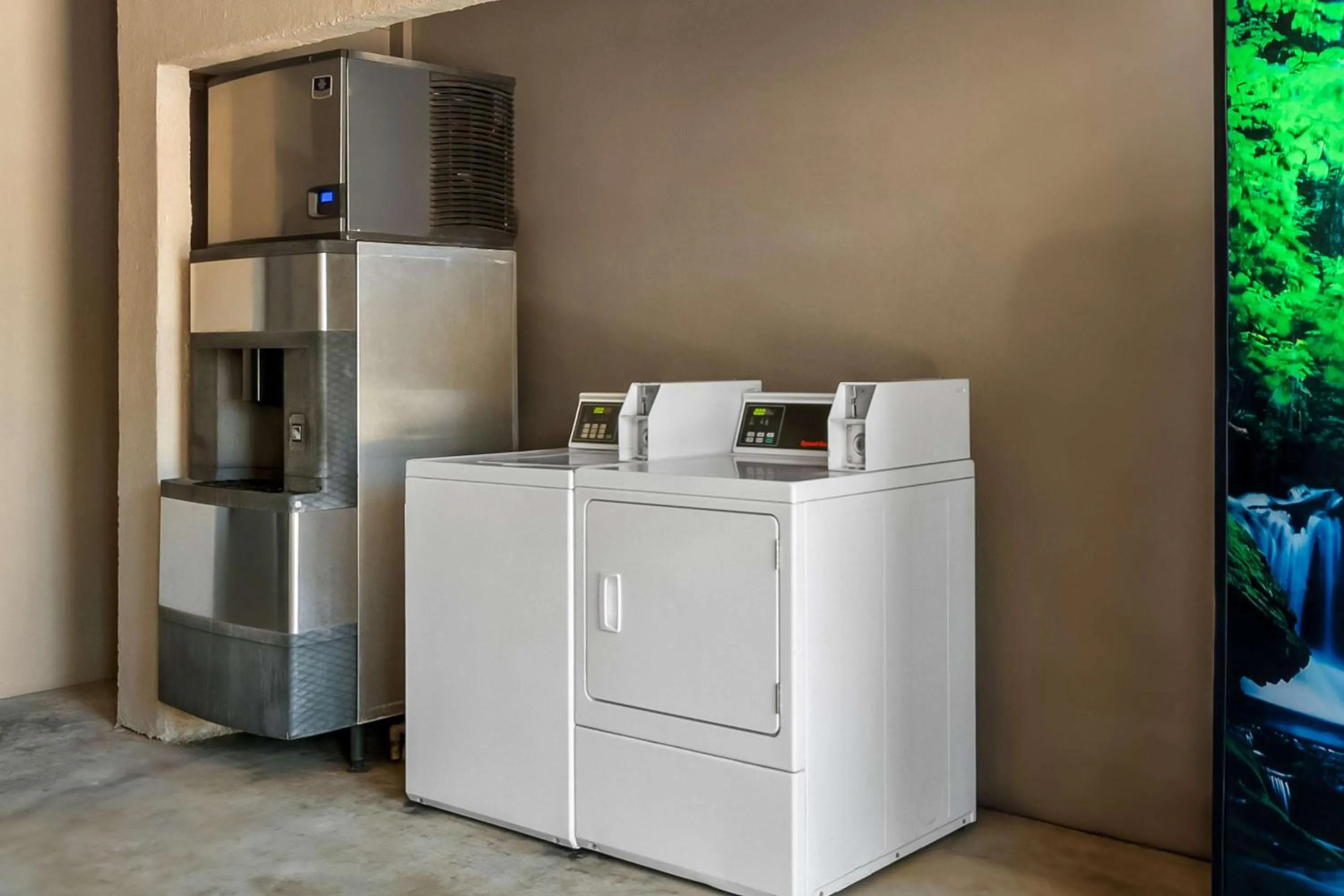 laundry in Best Western Inn