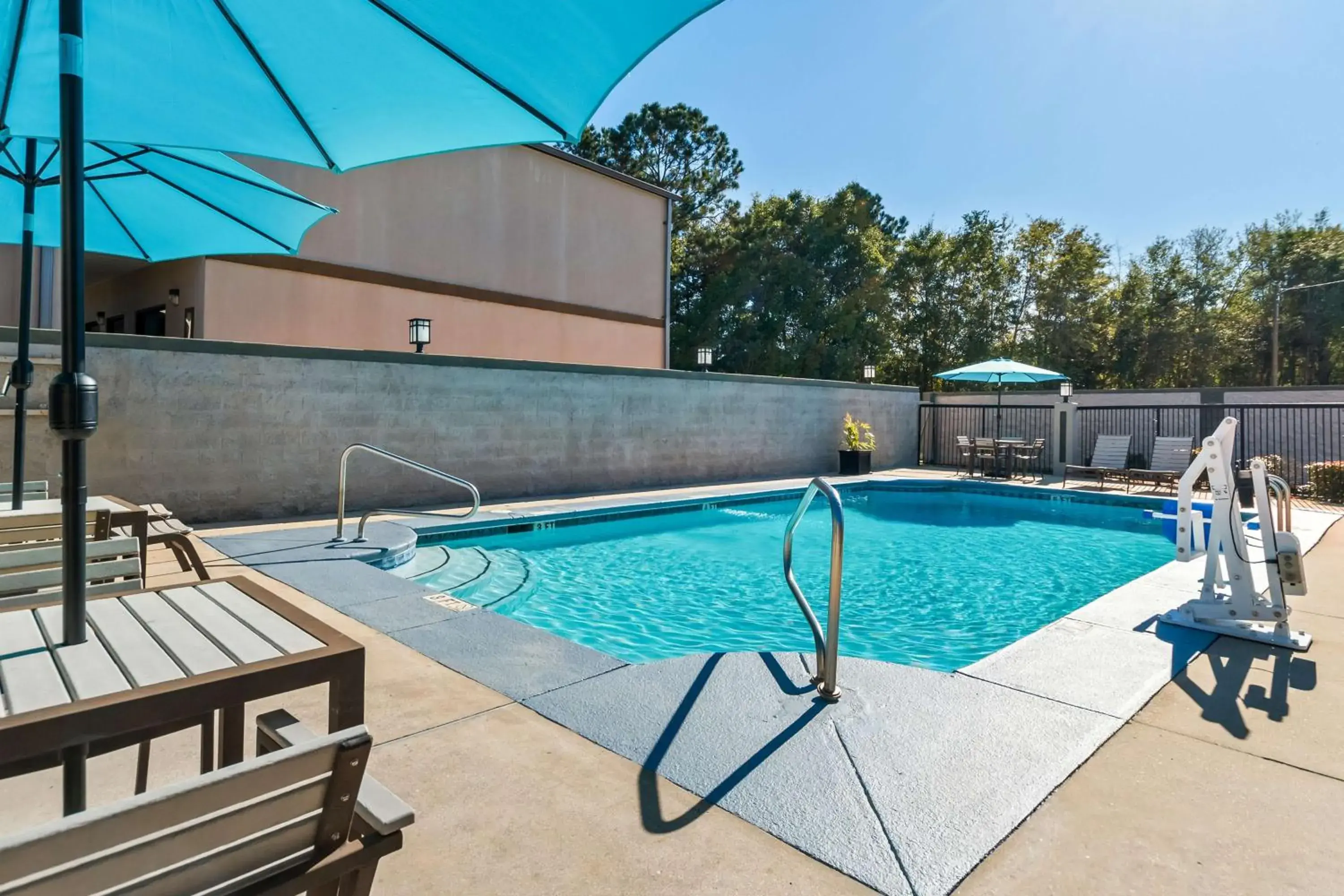 Pool view in Best Western Inn Pool view in Best Western Inn