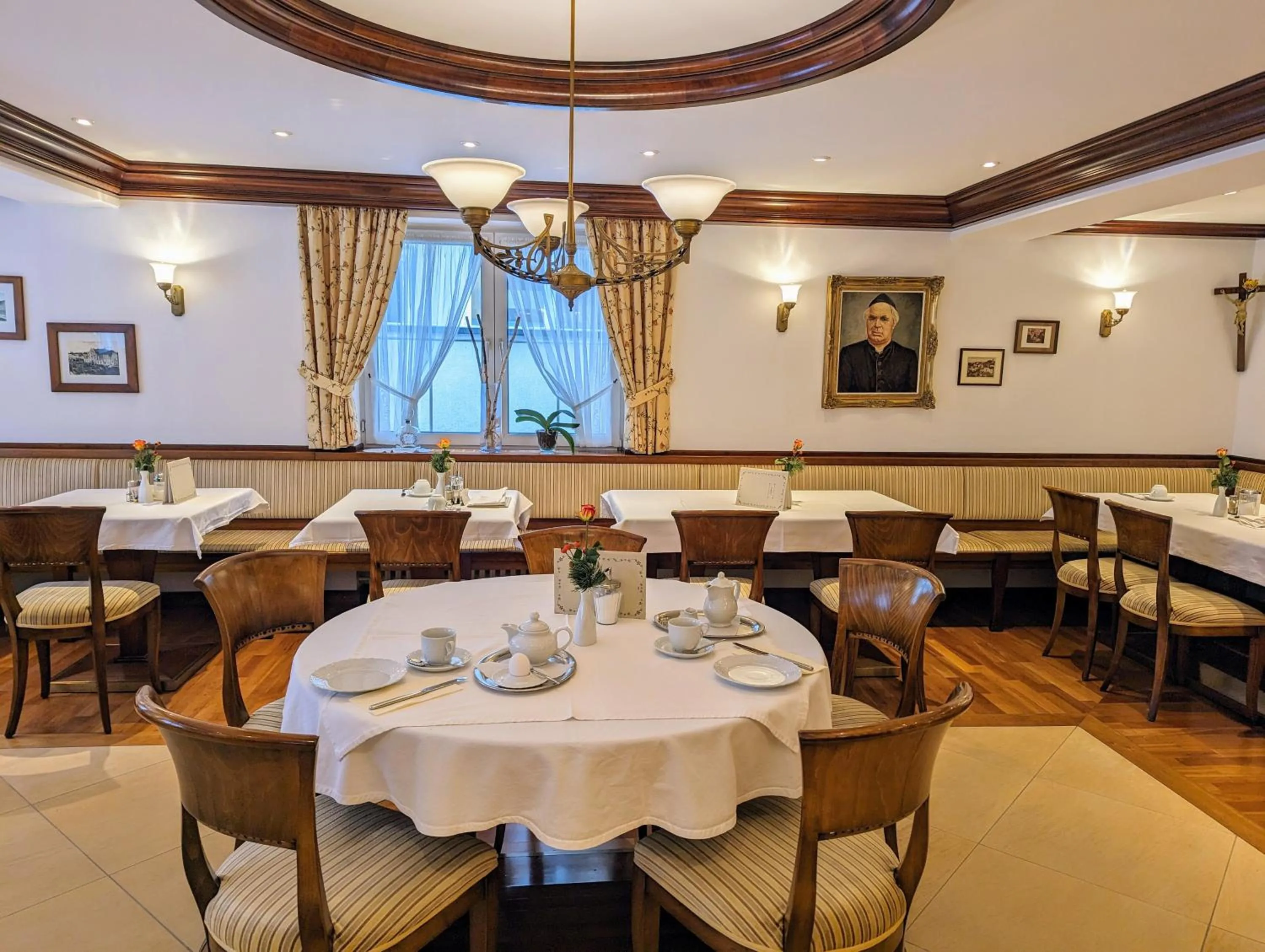 Restaurant/places to eat in Hotel Germania