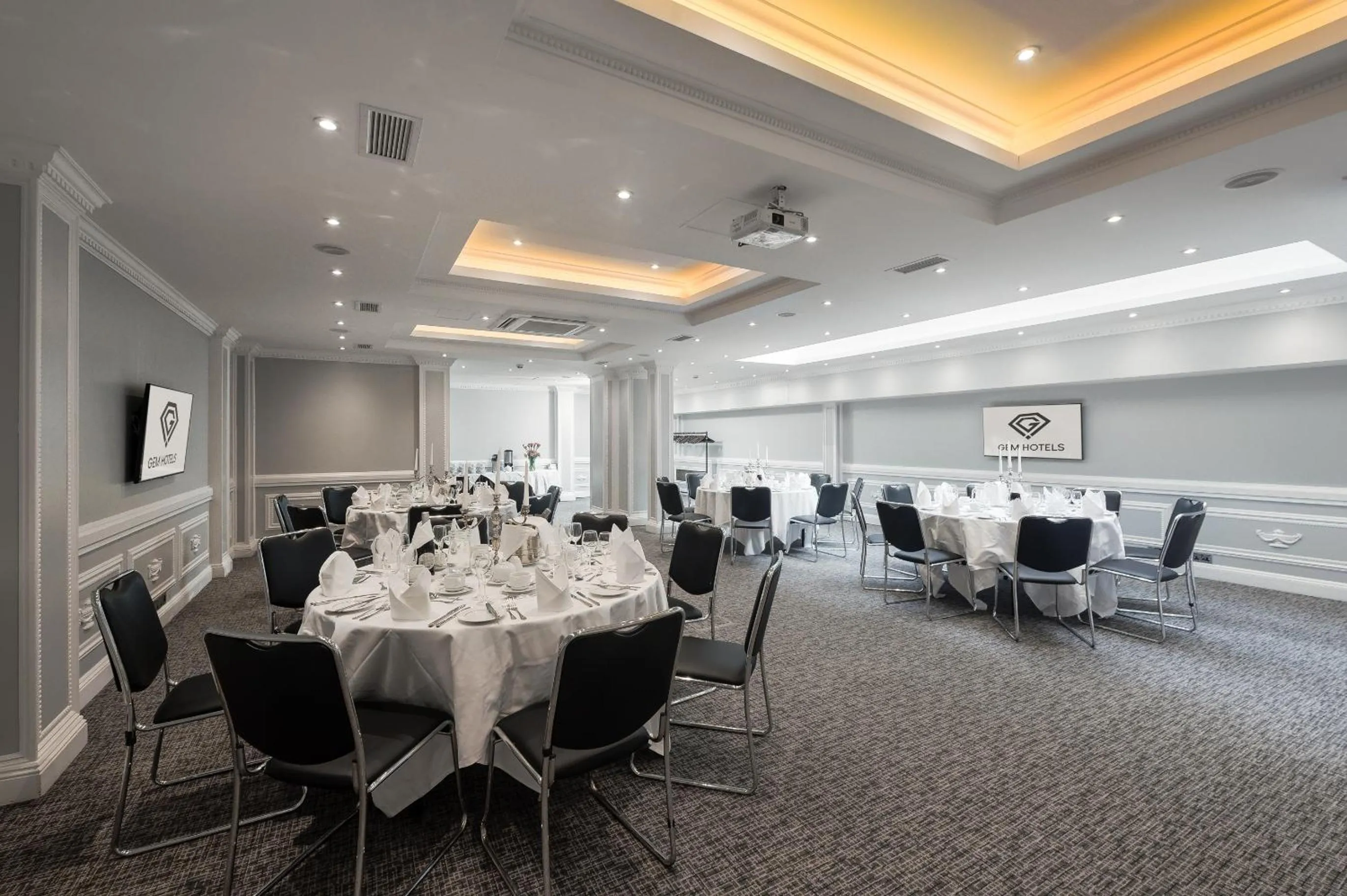 Restaurant/places to eat in Gem Fitzrovia Hotel