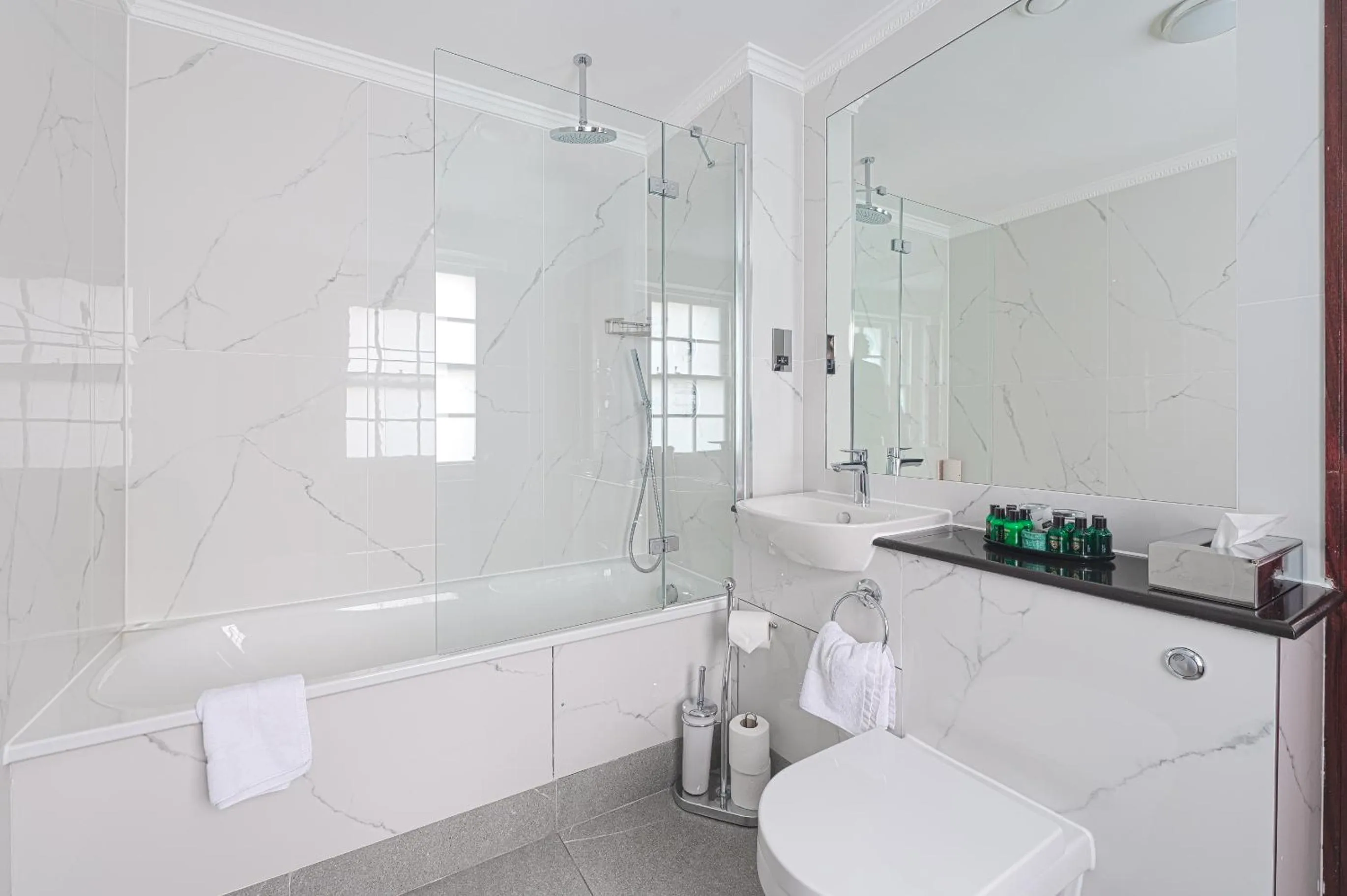 Bathroom in Gem Fitzrovia Hotel