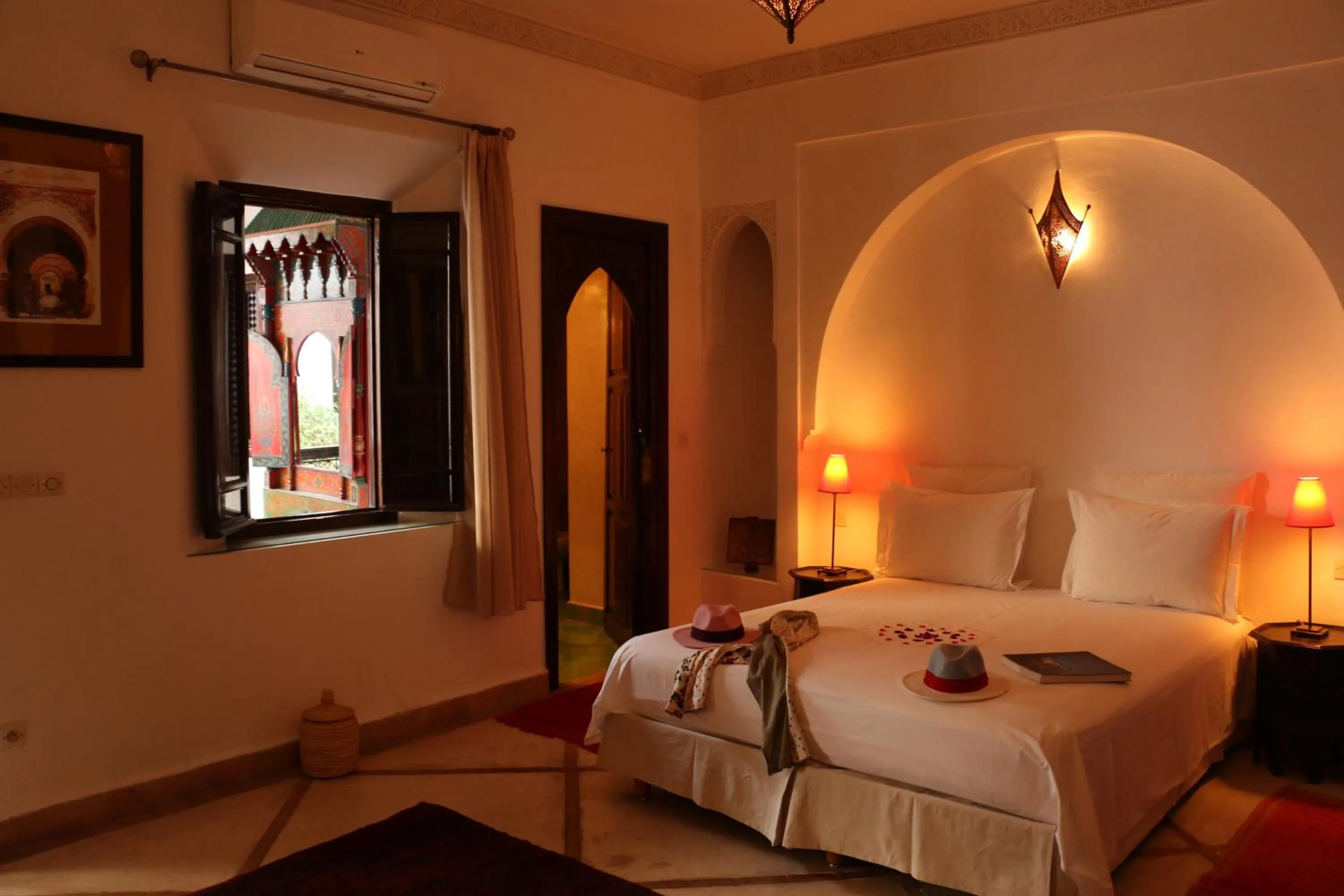 Photo of the whole room, Bed in Riad Chergui