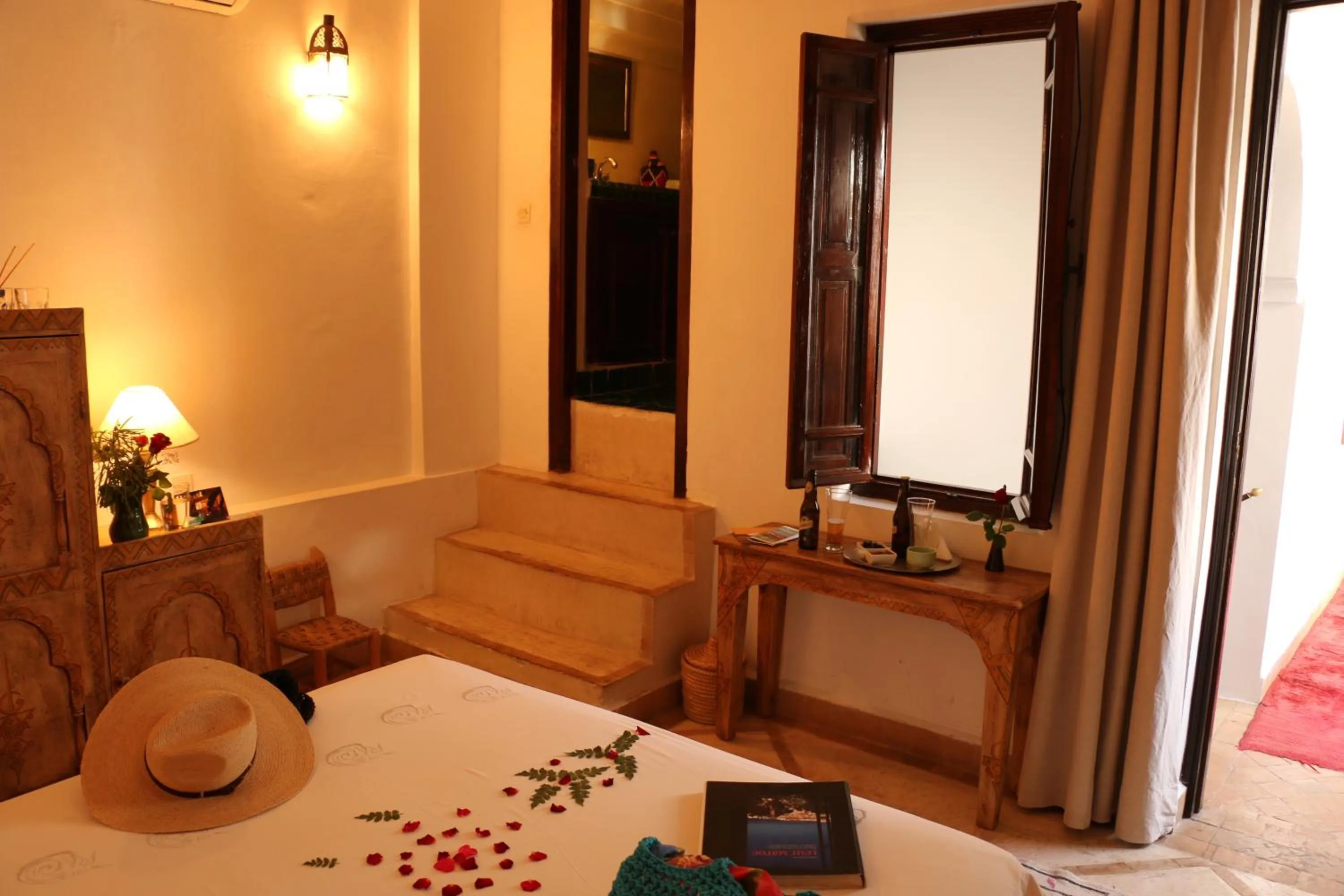 Photo of the whole room, Bed in Riad Chergui