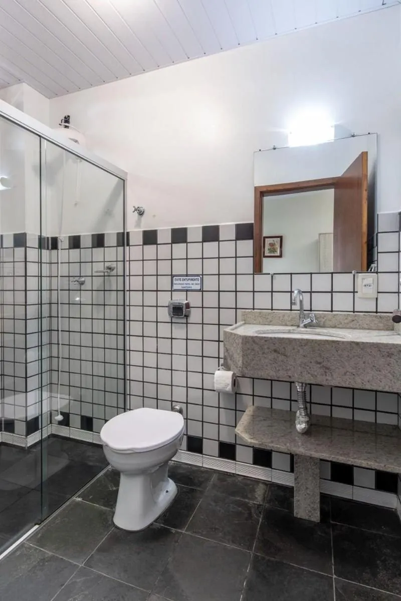 Toilet in Hotel Cores do Mar