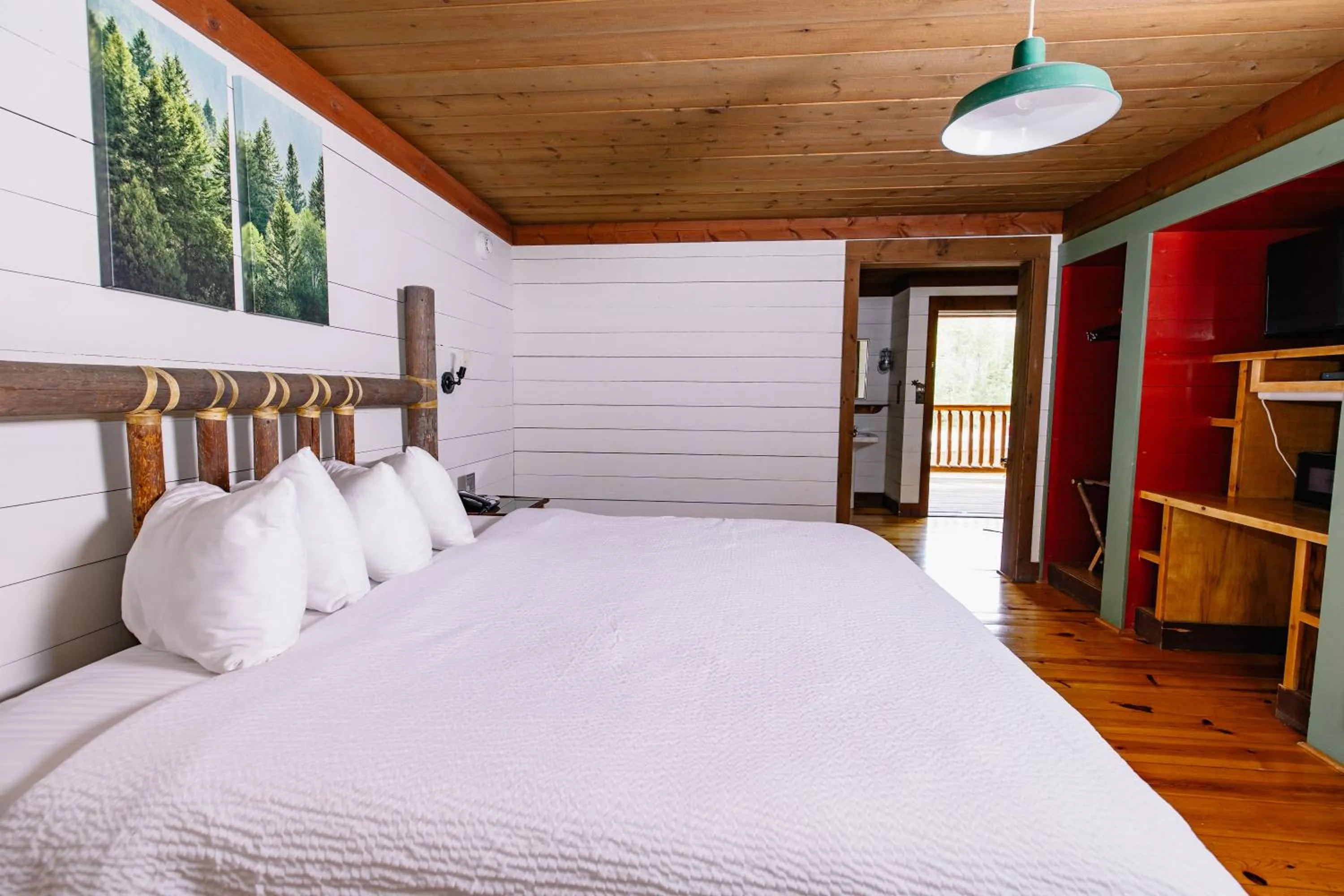 Bedroom, Bed in Drummond Island Resort