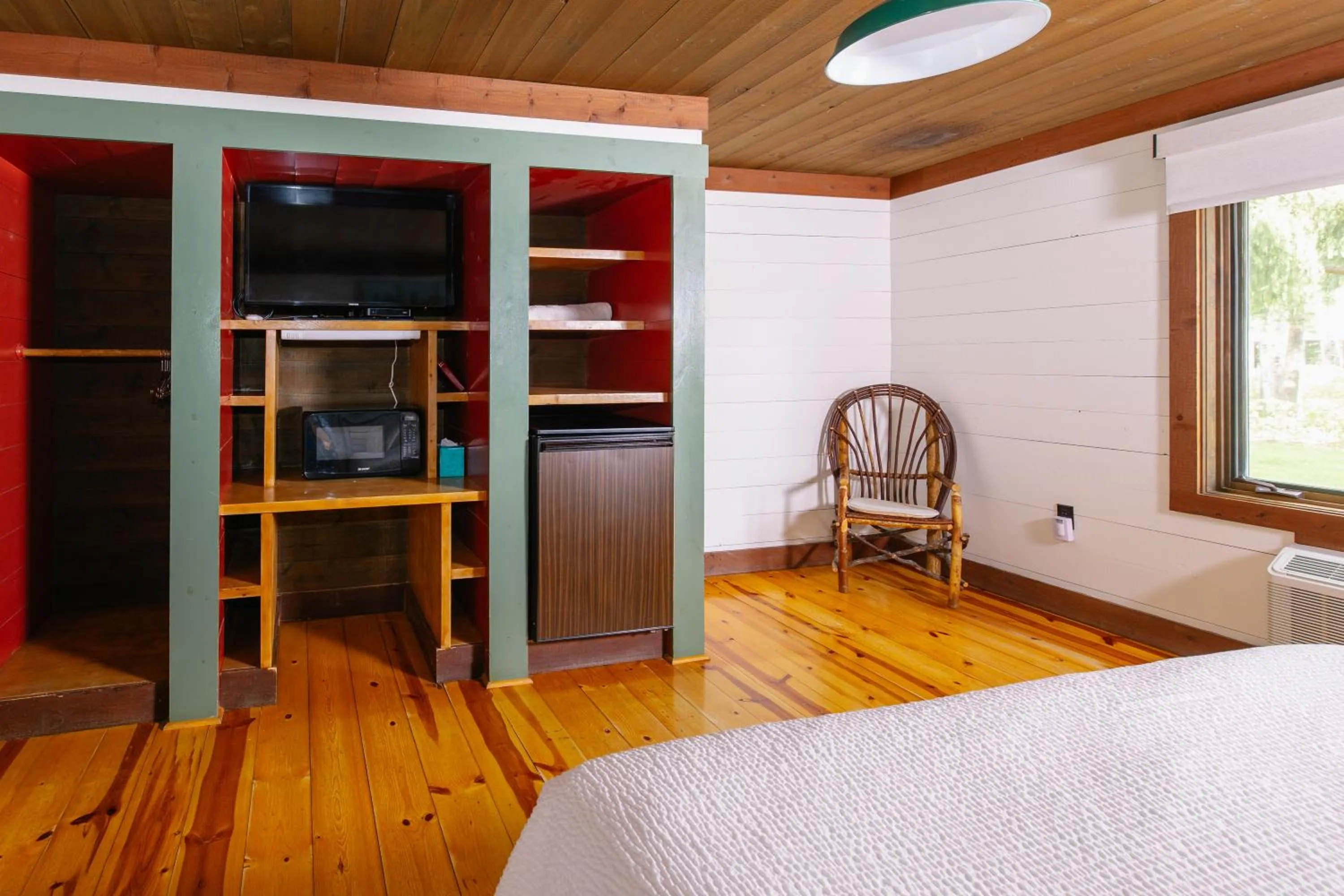 Bed in Drummond Island Resort