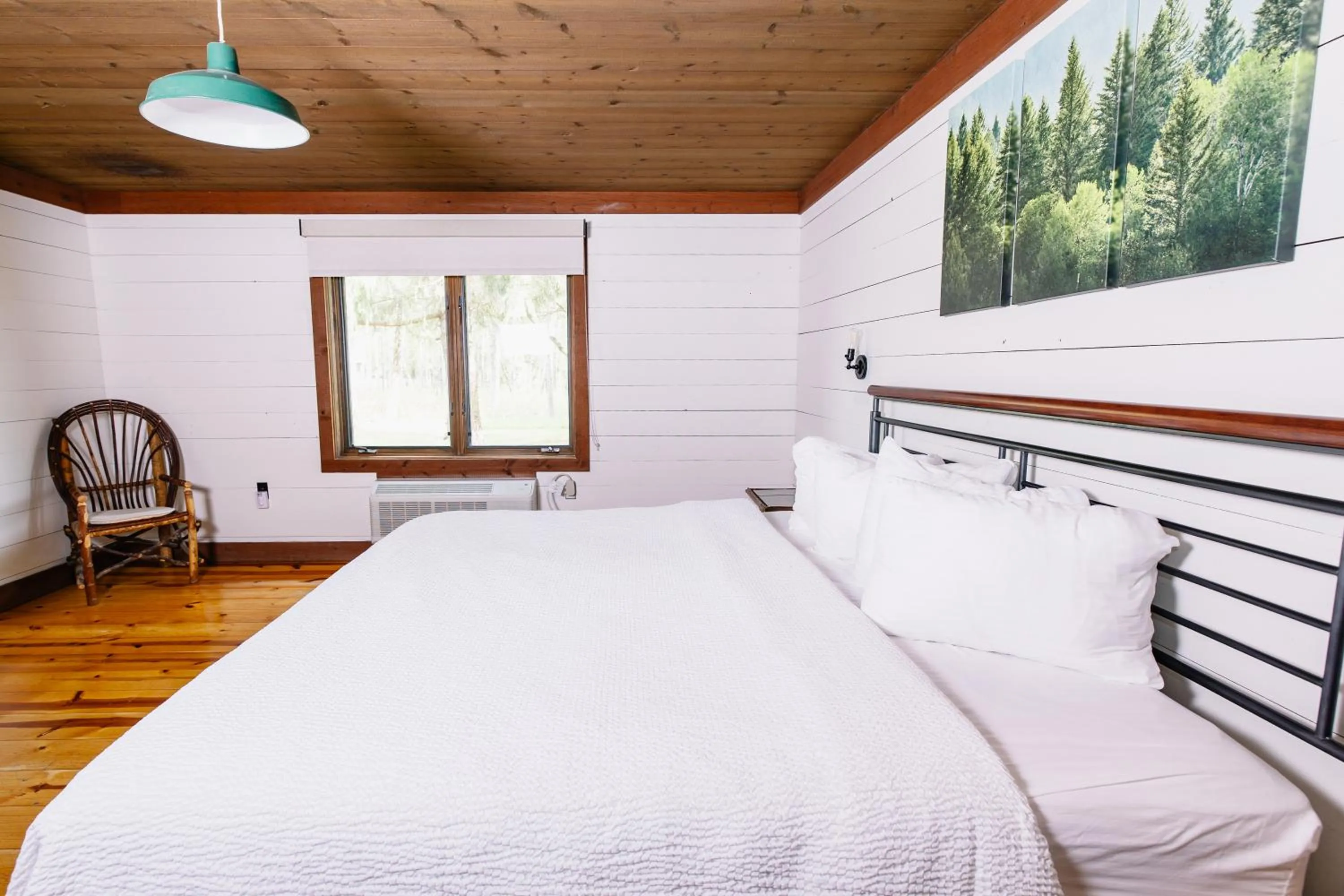 Bed in Drummond Island Resort