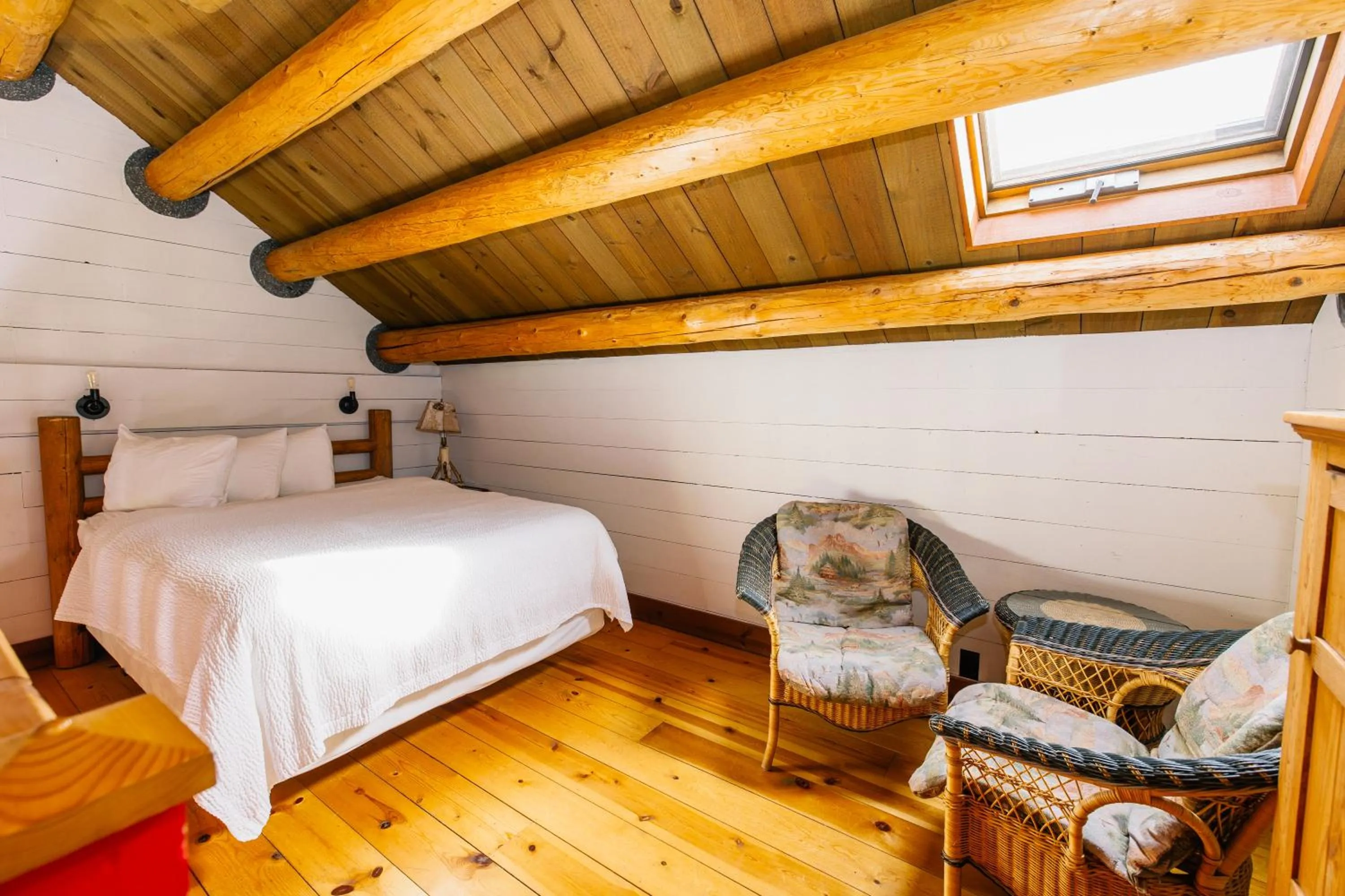 Bed in Drummond Island Resort