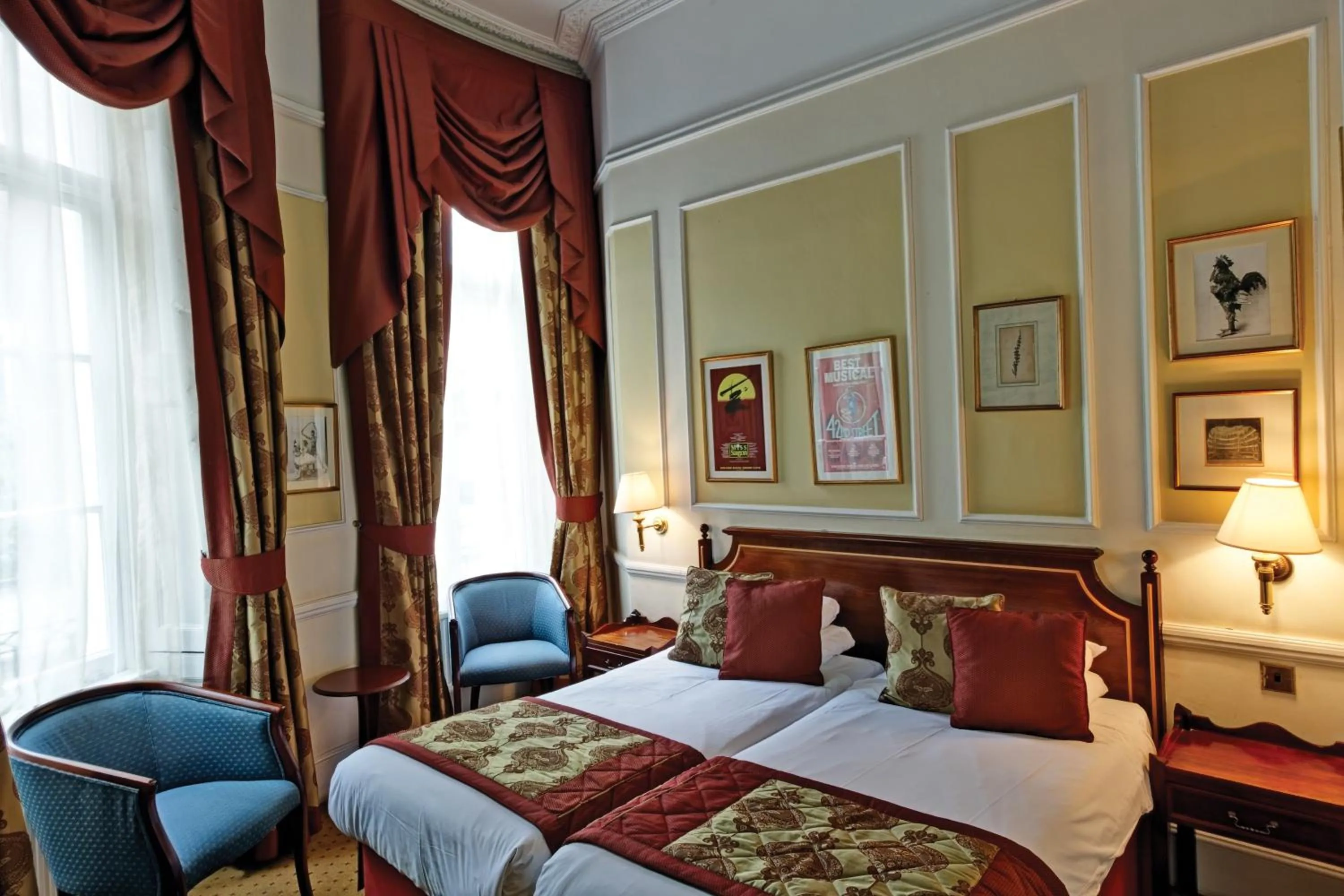 Bedroom in Grange Blooms Hotel