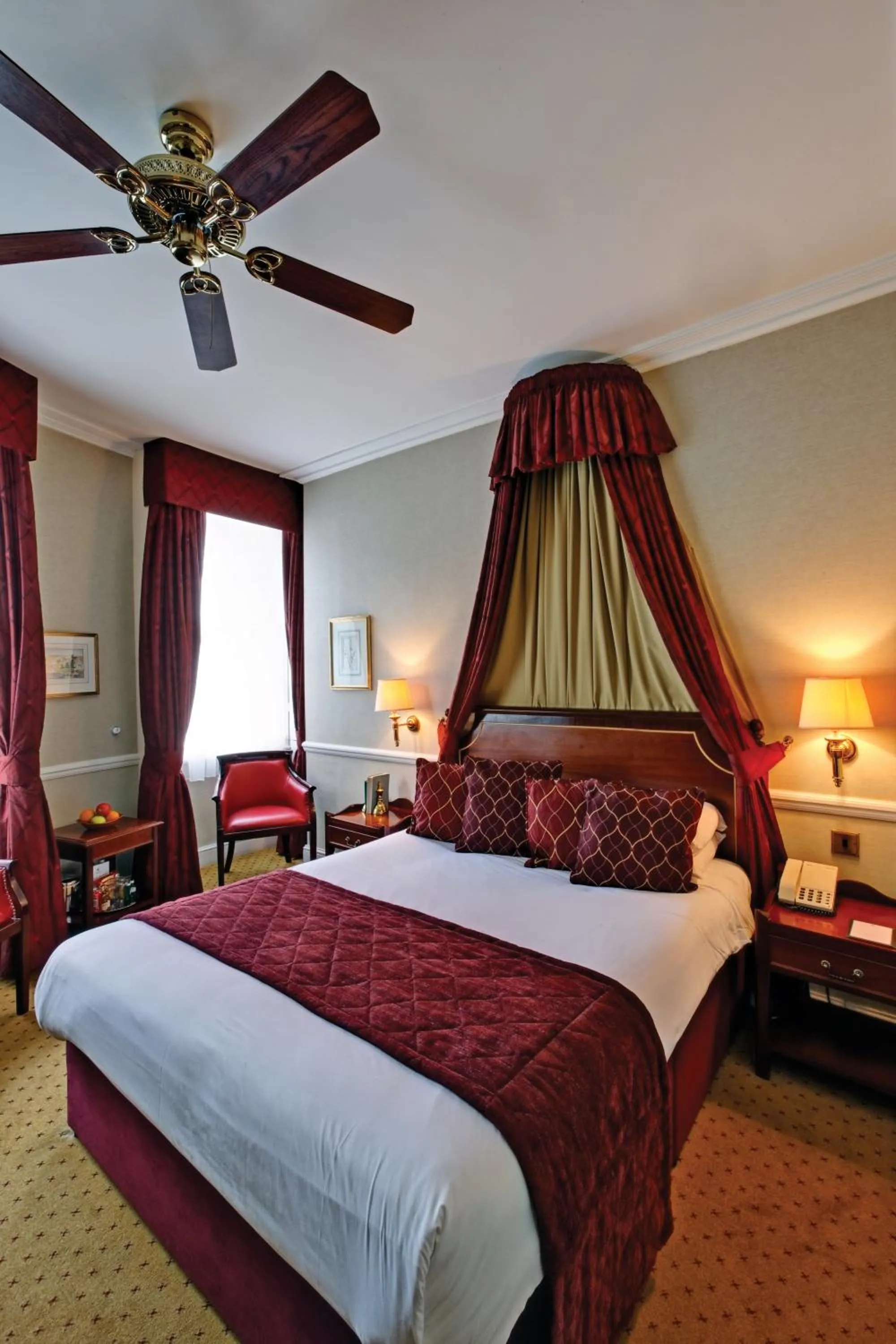 Bed in Grange Blooms Hotel