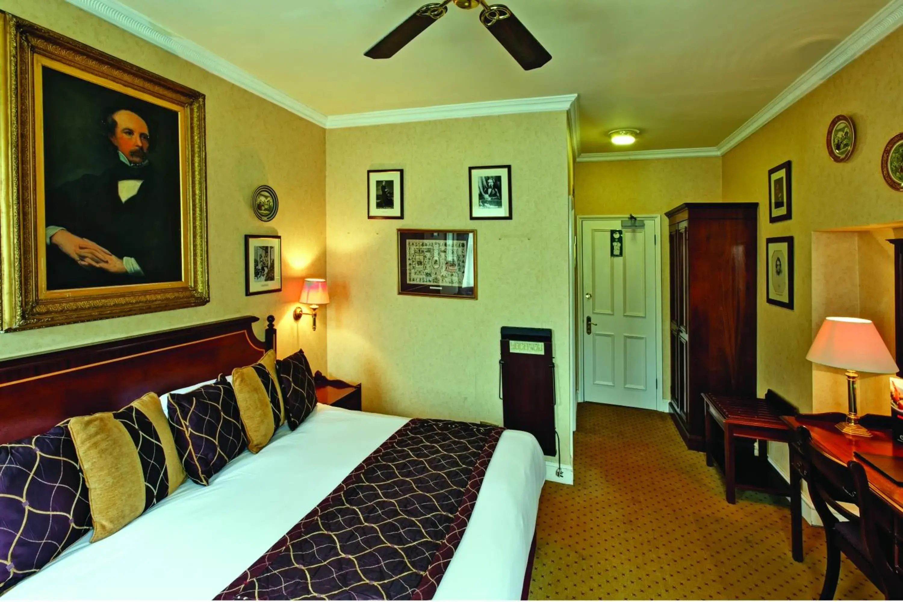 Bedroom in Grange Blooms Hotel