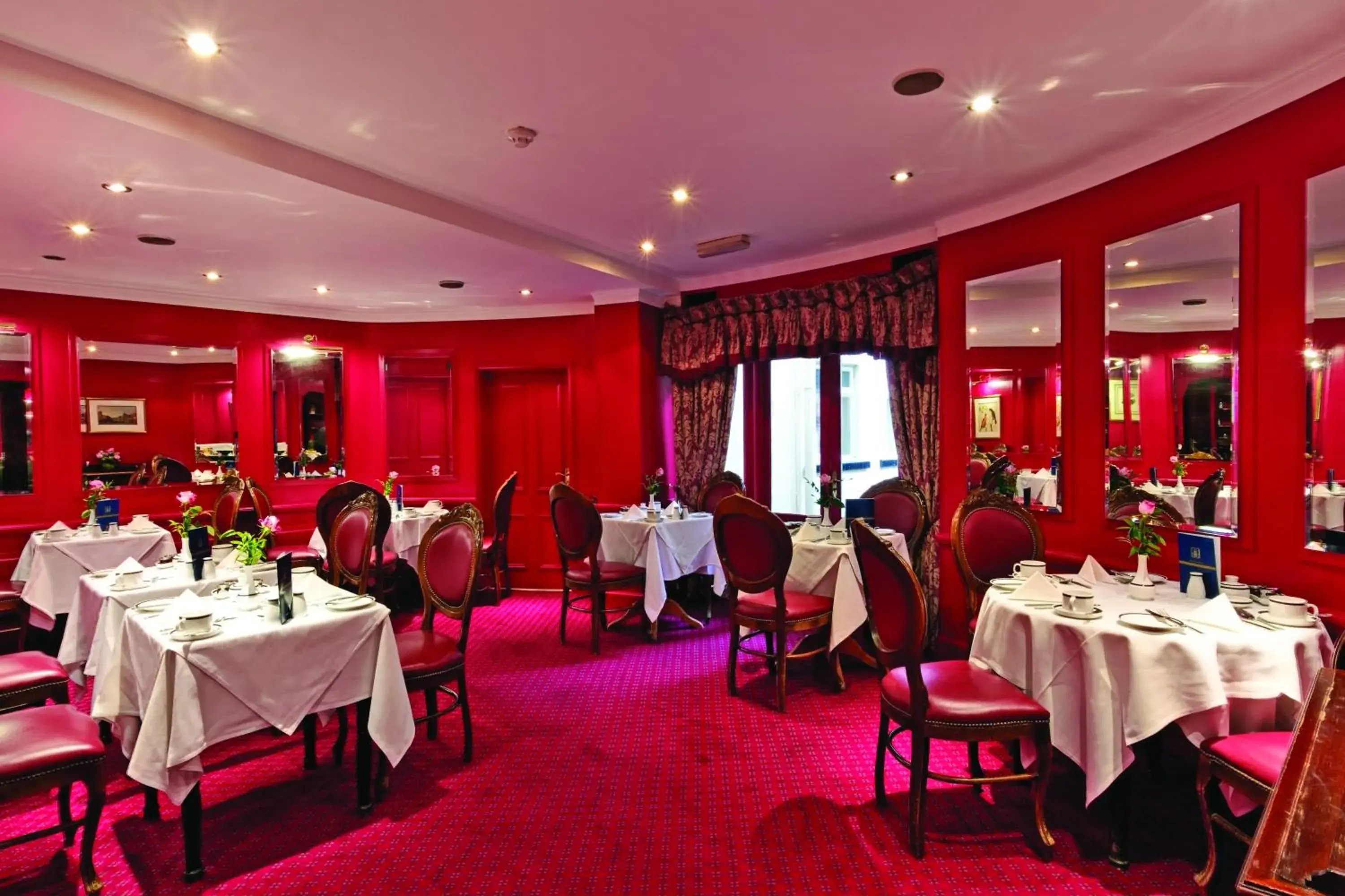 Restaurant/Places to Eat in Grange Blooms Hotel