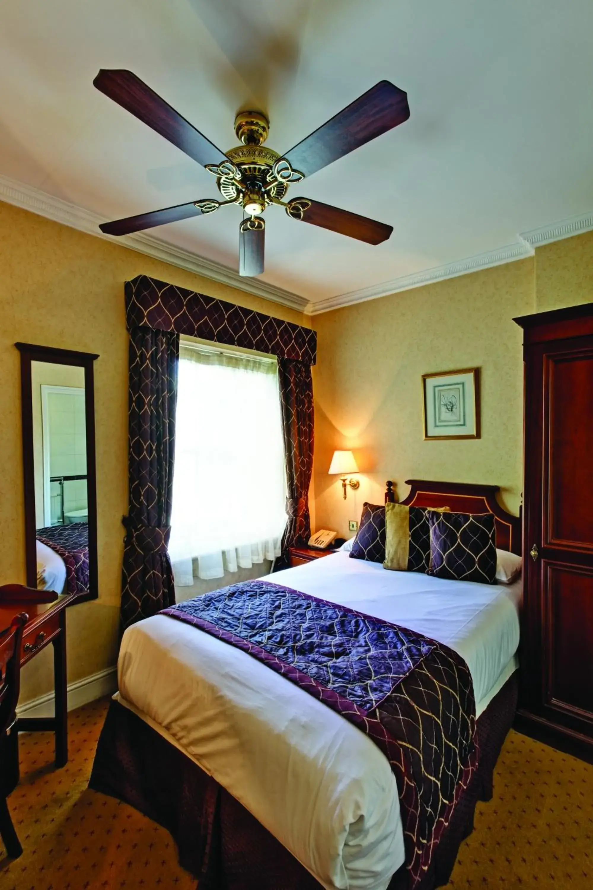 Bedroom, Bed in Grange Blooms Hotel