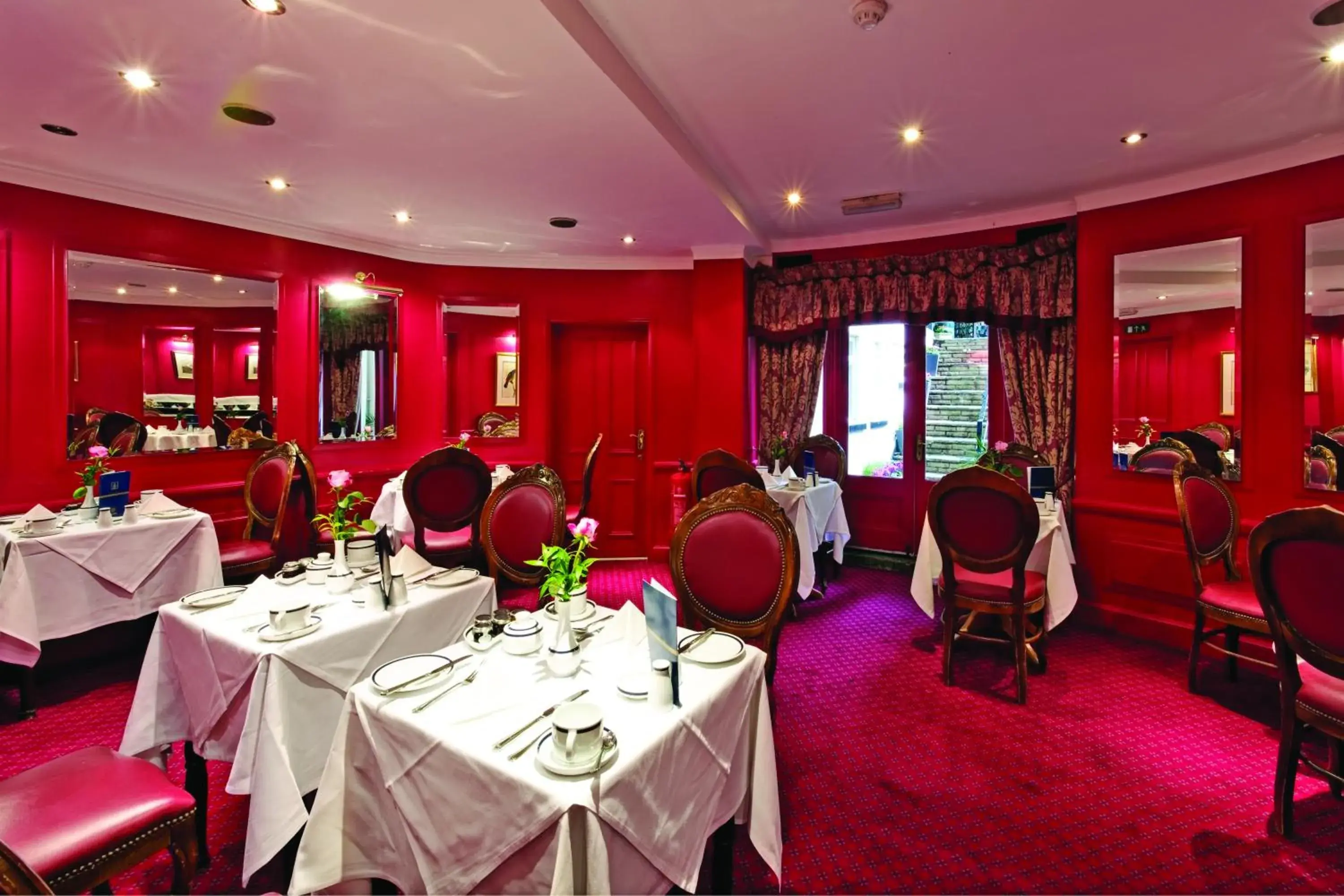 Restaurant/Places to Eat in Grange Blooms Hotel