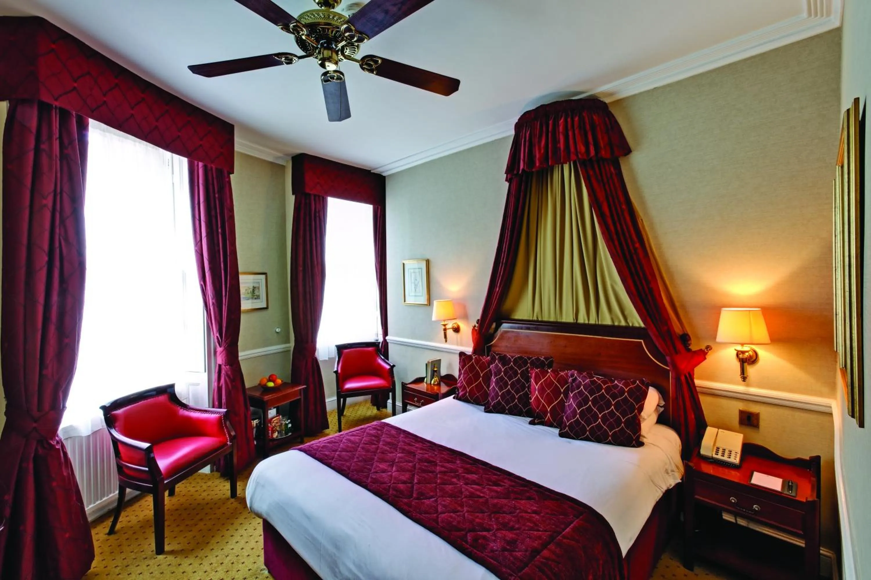 Bedroom in Grange Blooms Hotel