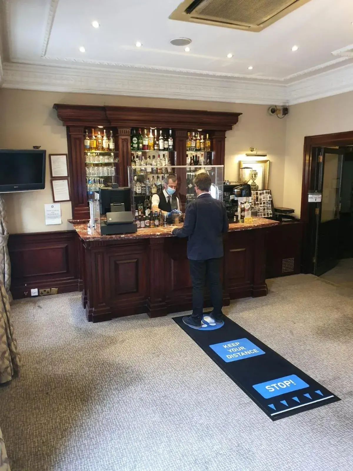 Lounge or bar in Grange Blooms Hotel