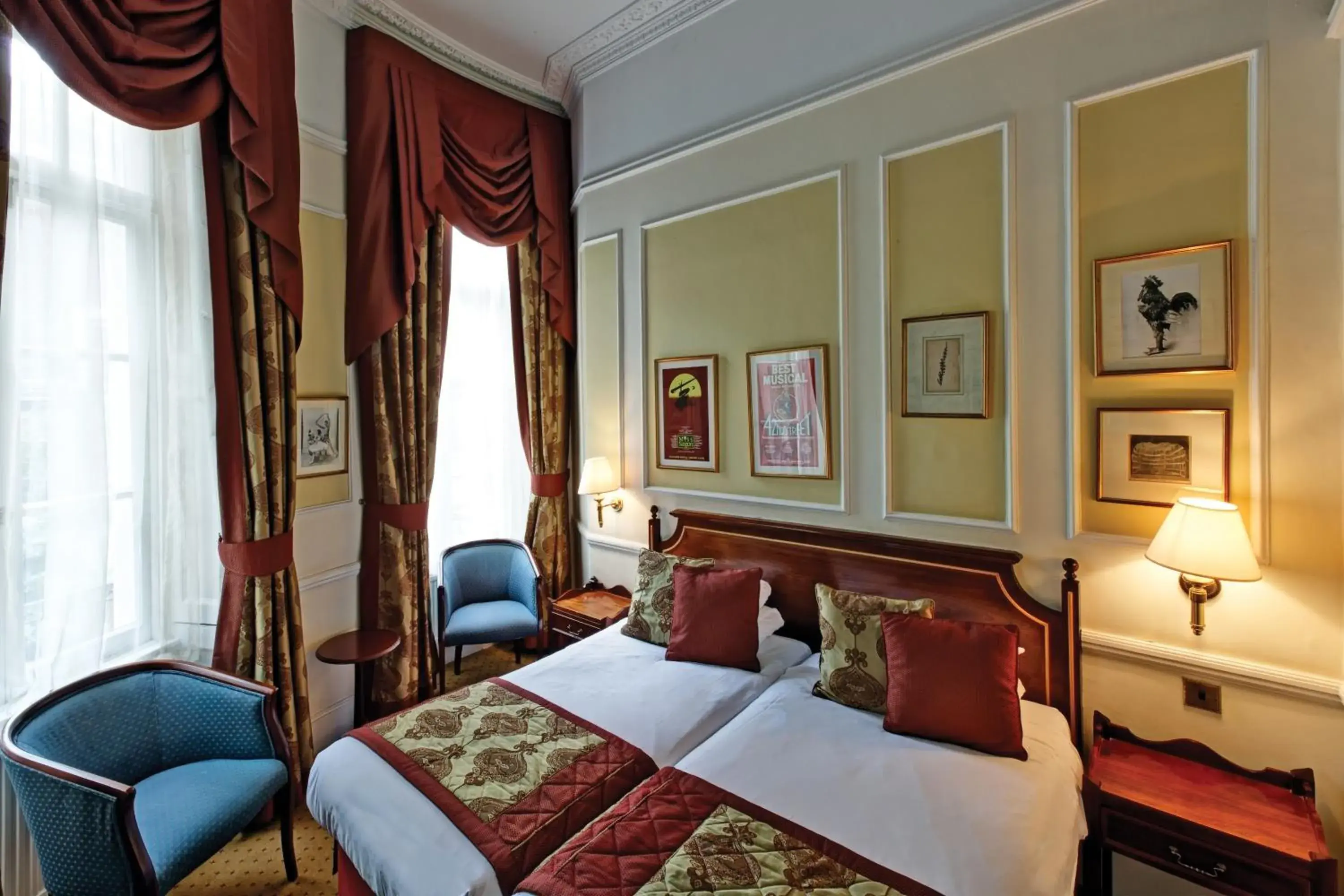 Bedroom, Bed in Grange Blooms Hotel