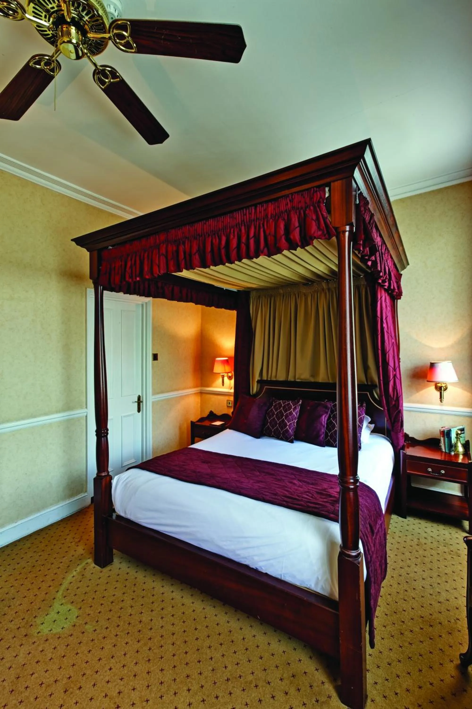 Bedroom in Grange Blooms Hotel