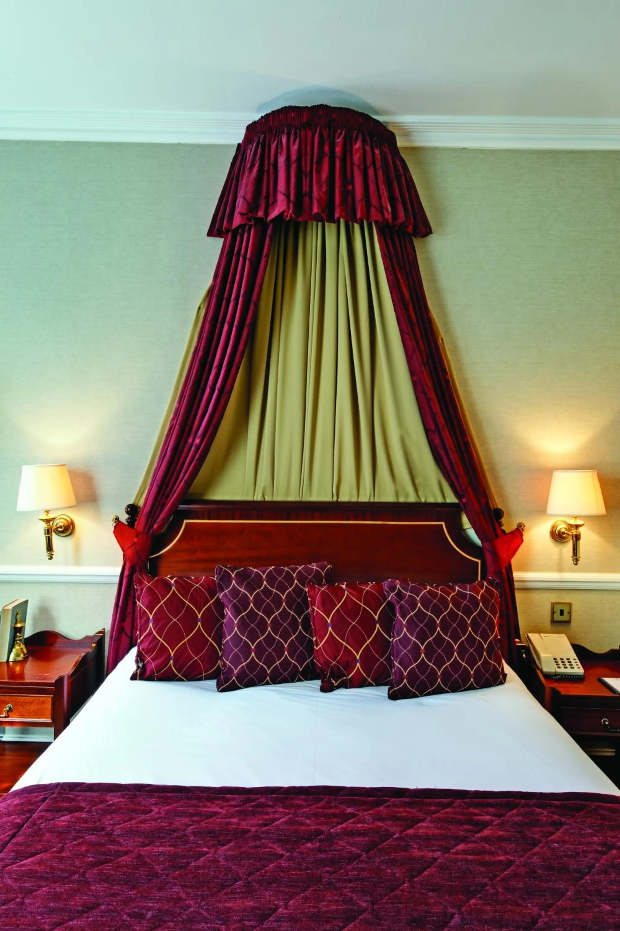 Bedroom in Grange Blooms Hotel