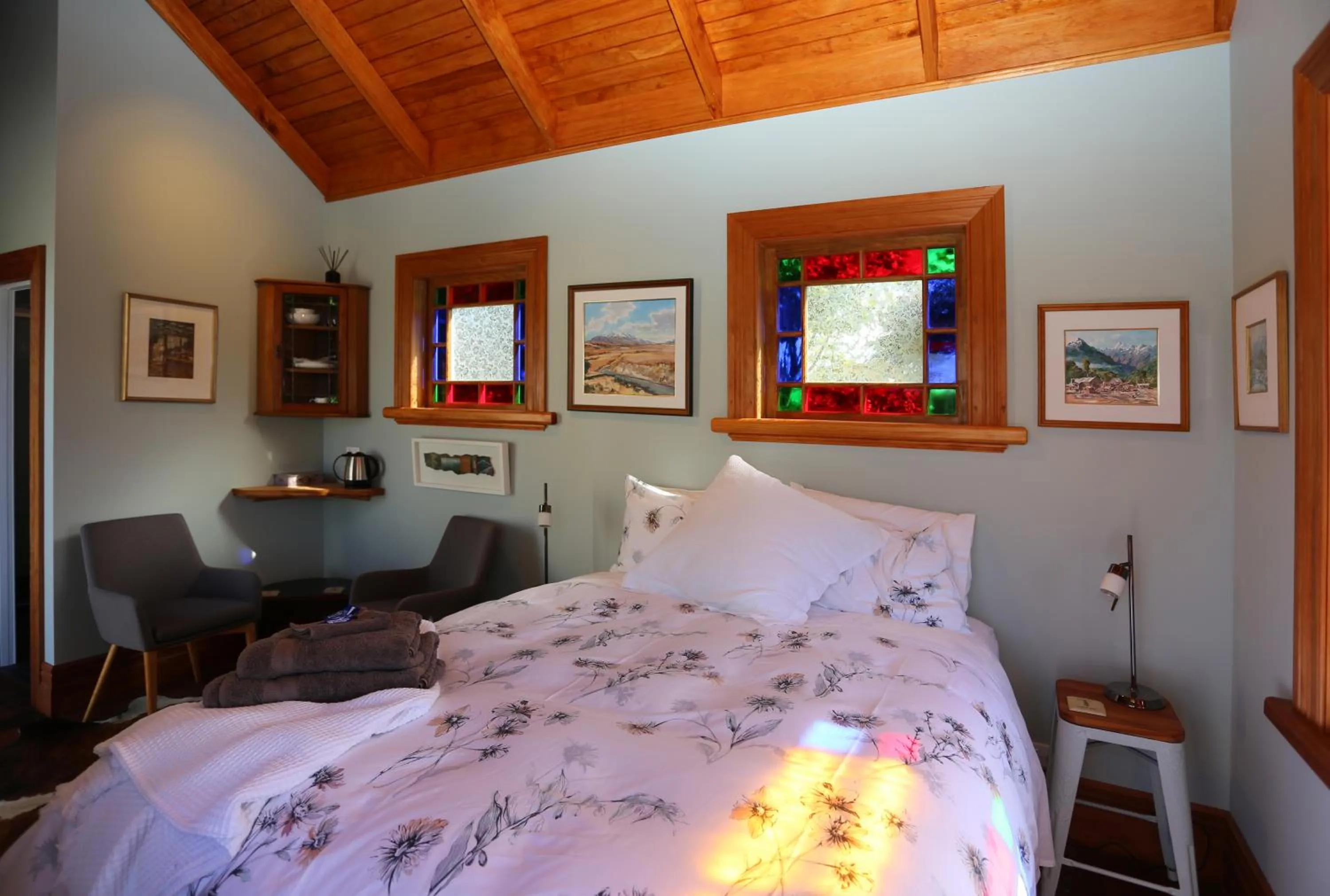 Bed in Maungakawa Villa