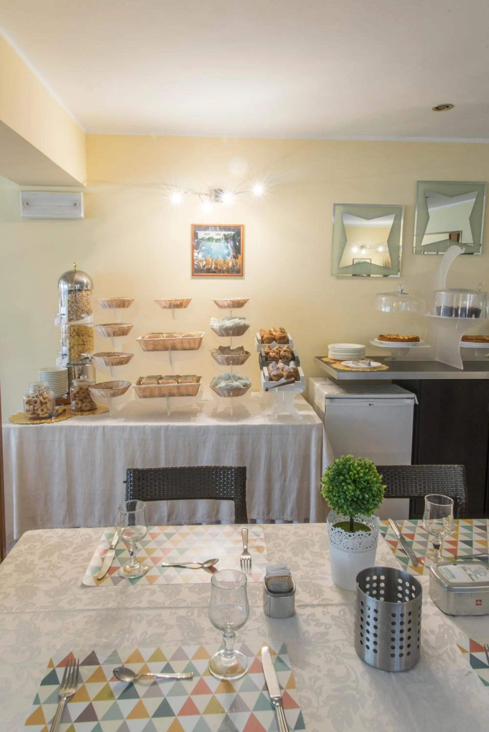 Communal lounge/ TV room in Hotel Villa Maria