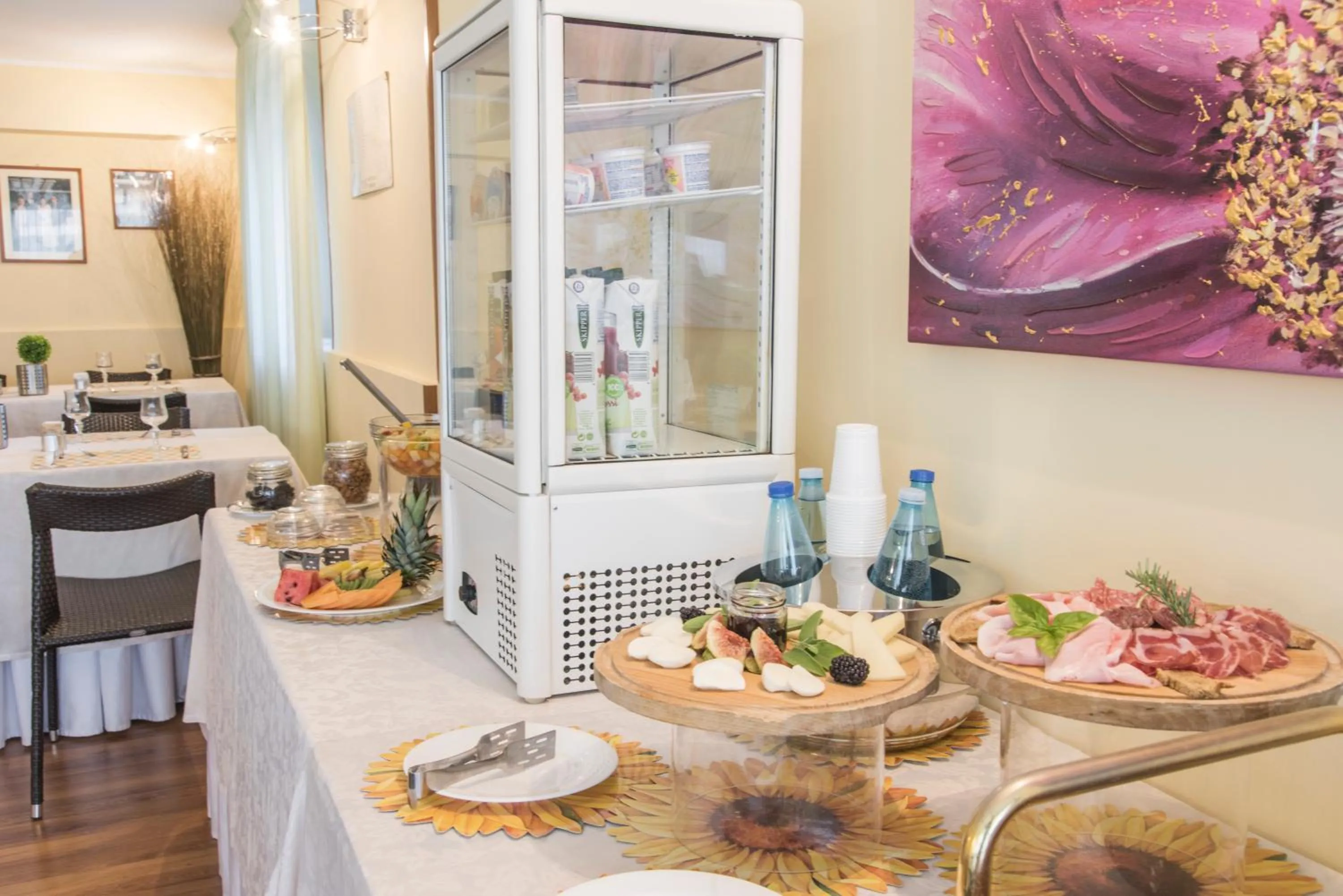 Communal lounge/ TV room in Hotel Villa Maria