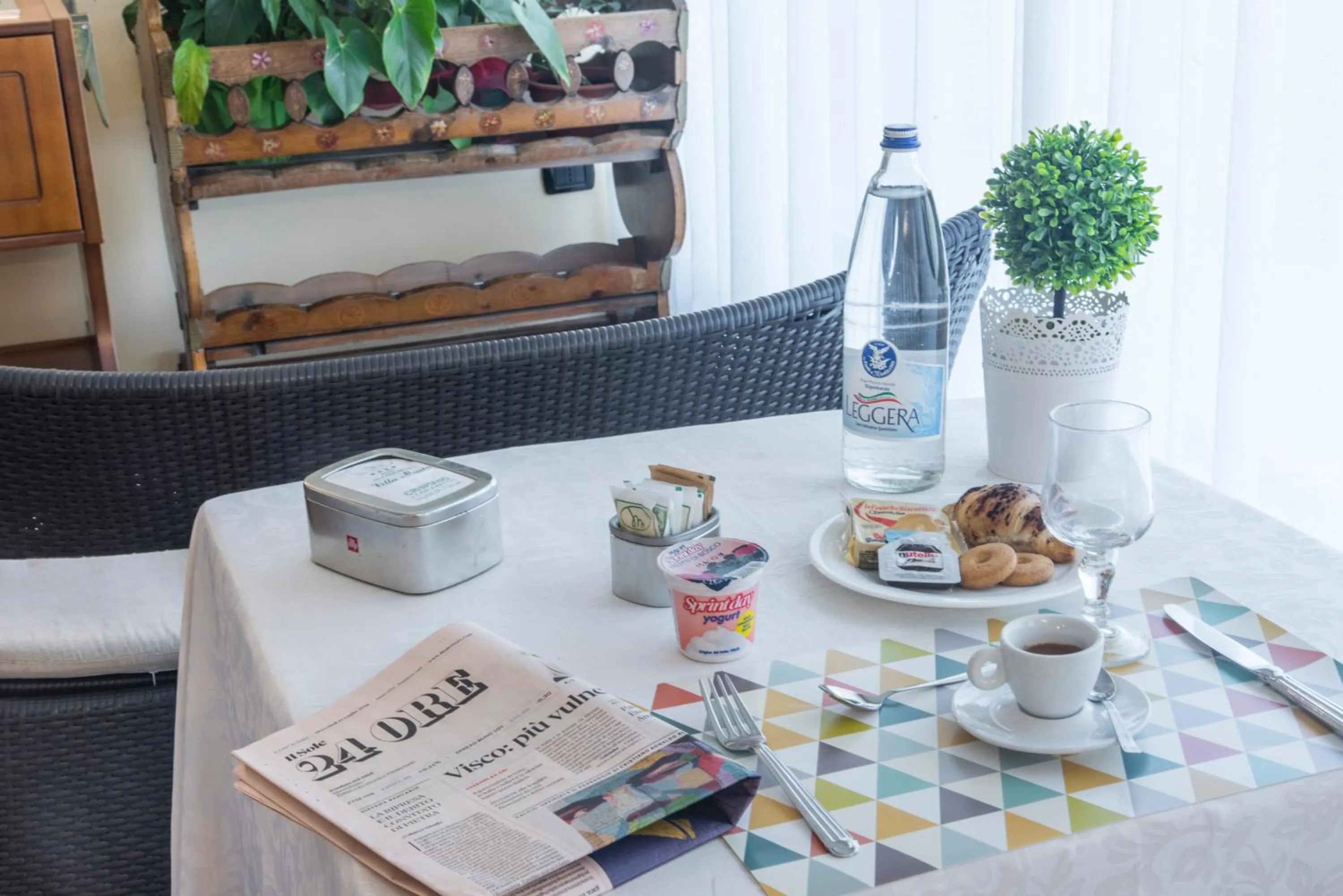 Communal lounge/ TV room in Hotel Villa Maria