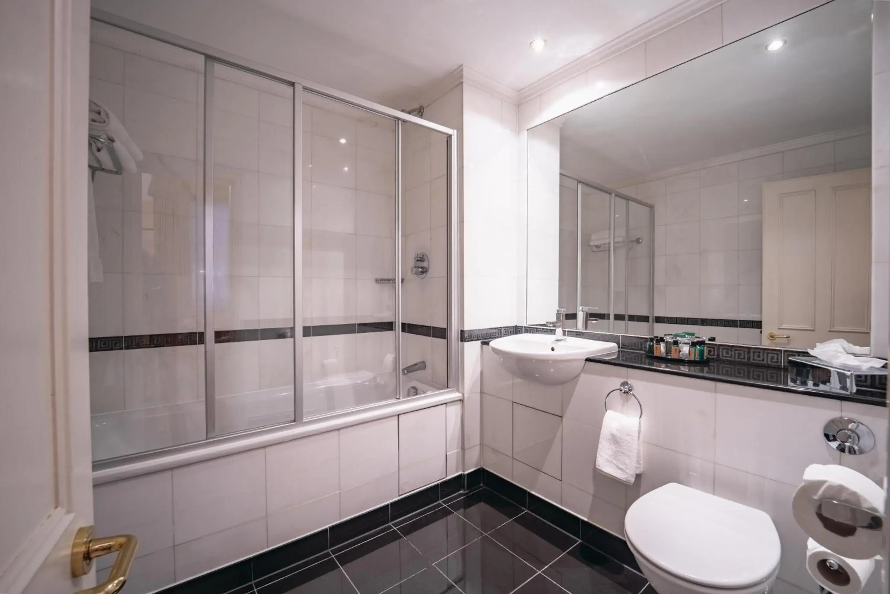 Quadruple Room in Grange Buckingham Hotel Quadruple Room in Grange Buckingham Hotel