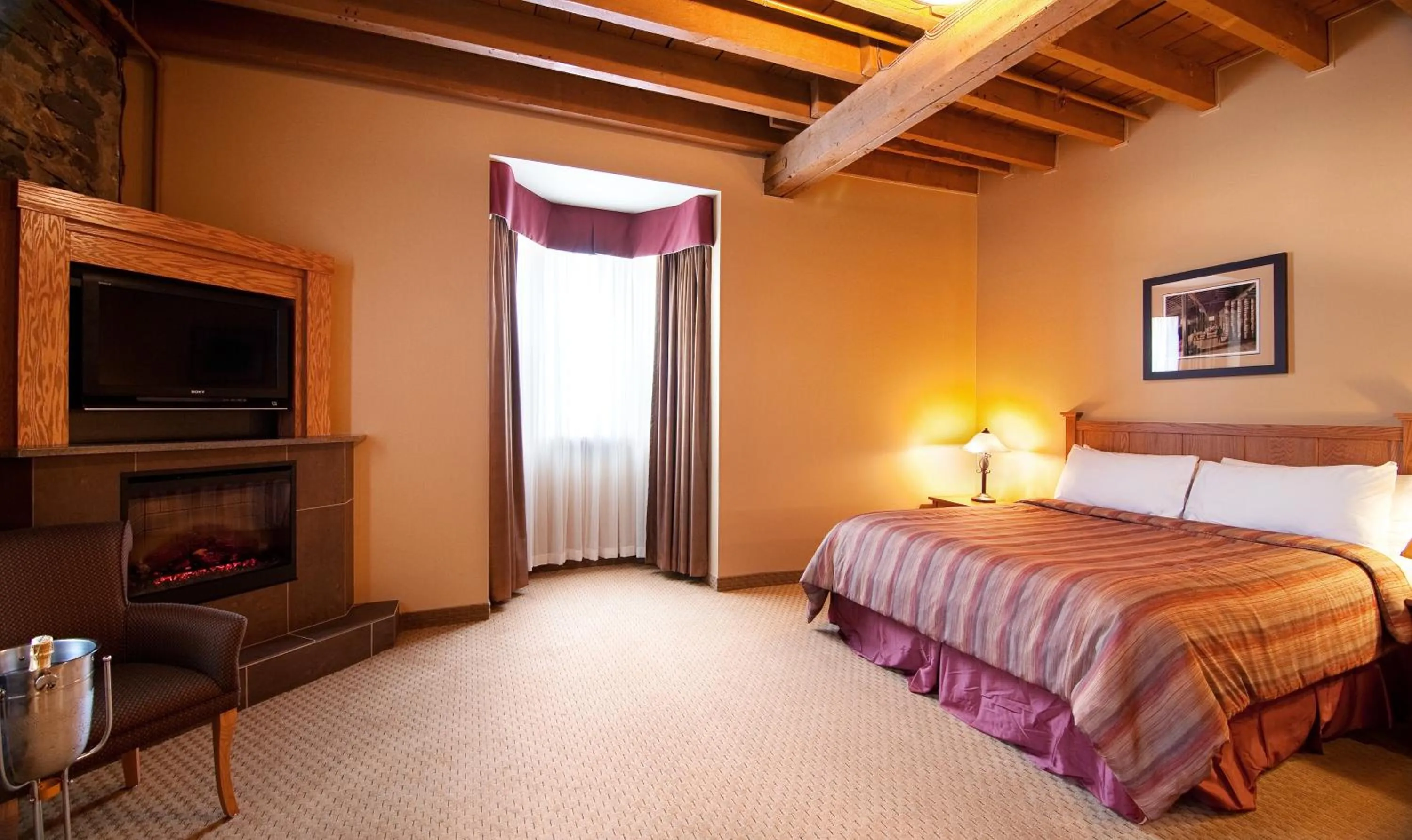 Bed in Murray Premises Hotel