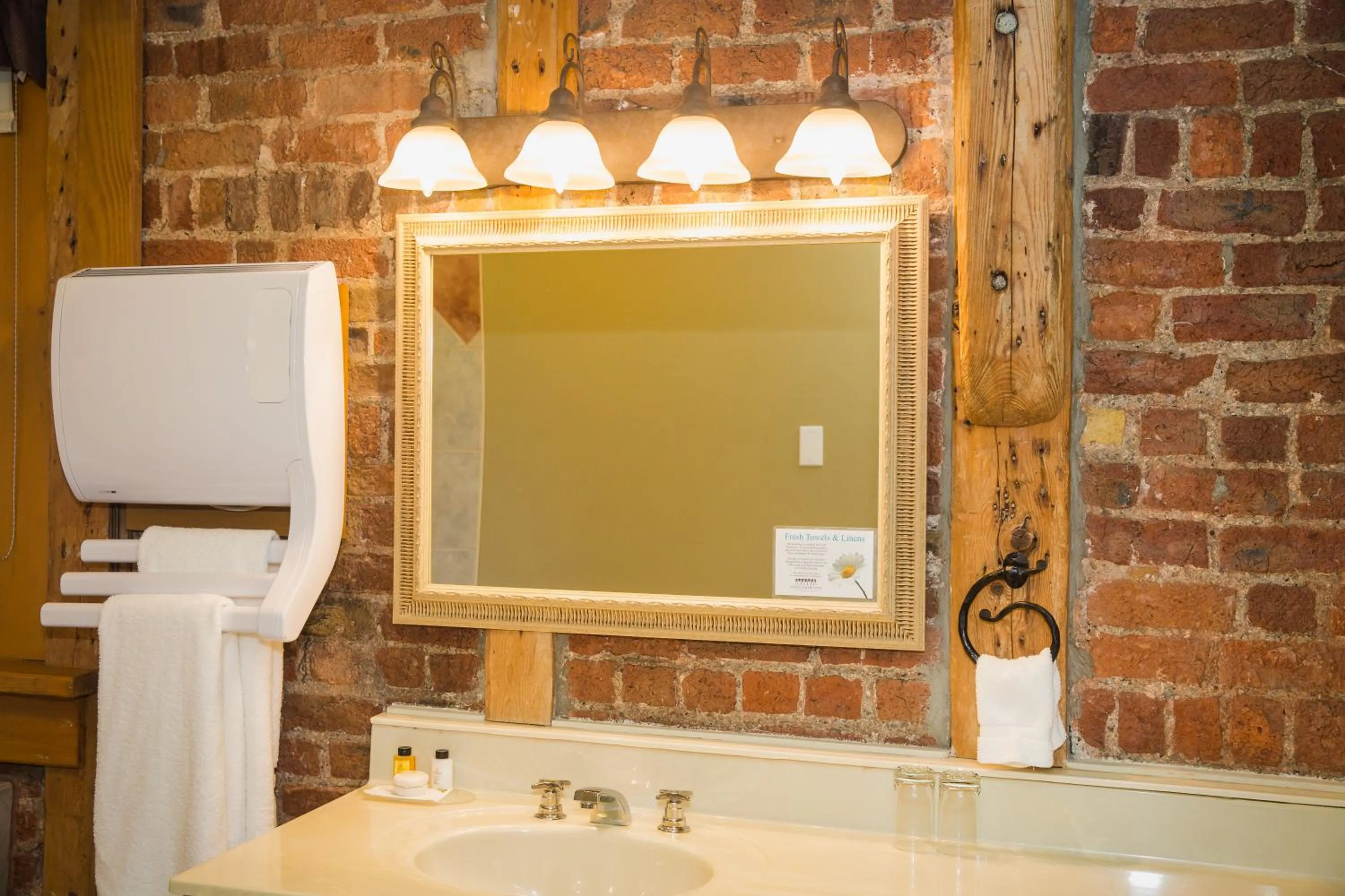 Toilet in Murray Premises Hotel