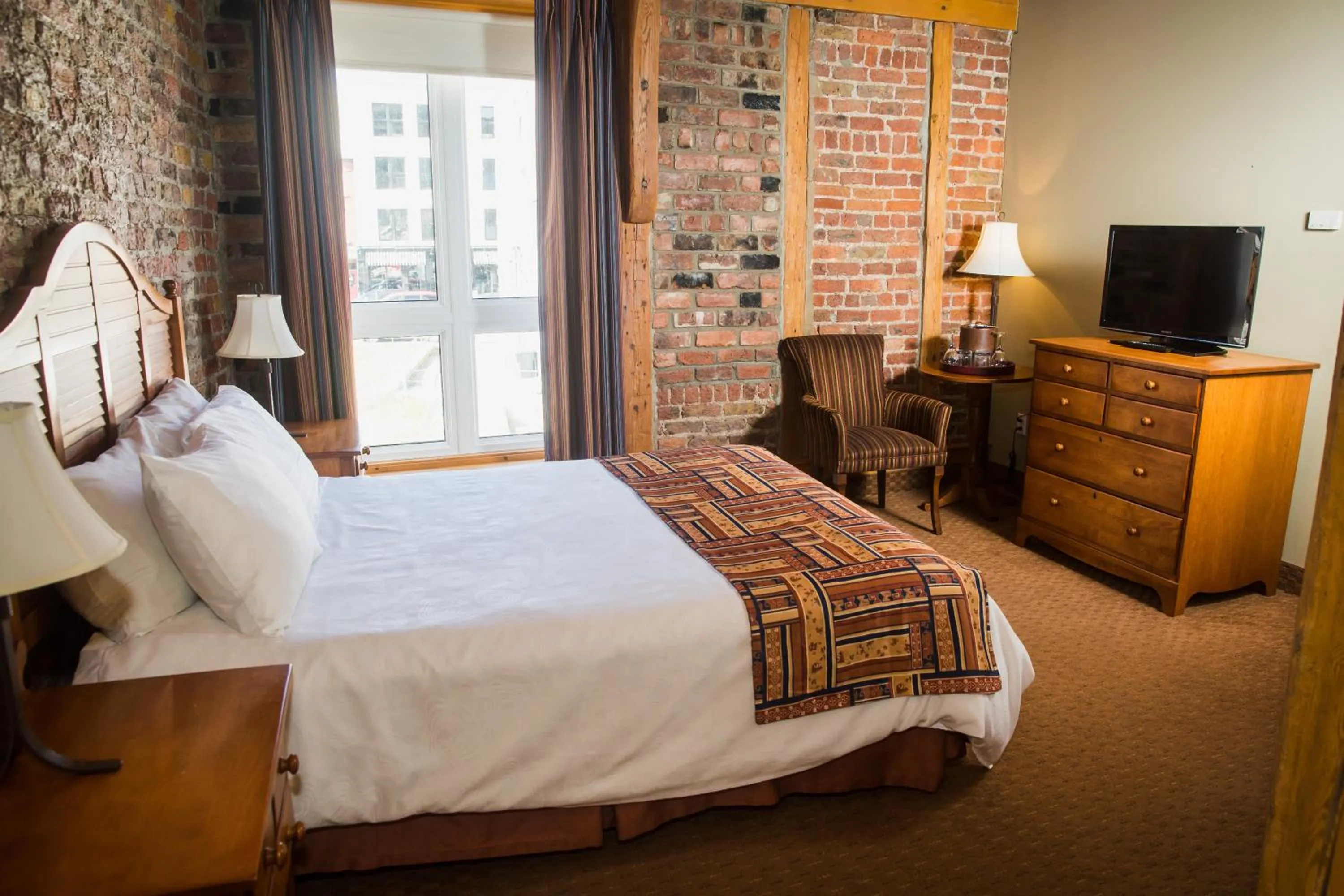 Bed in Murray Premises Hotel