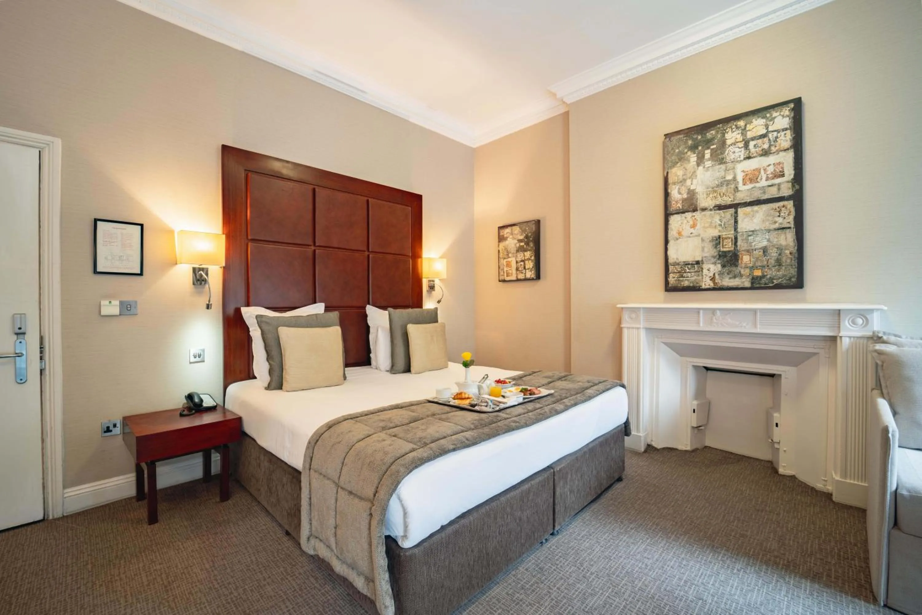 Bed in Grange Beauchamp Hotel