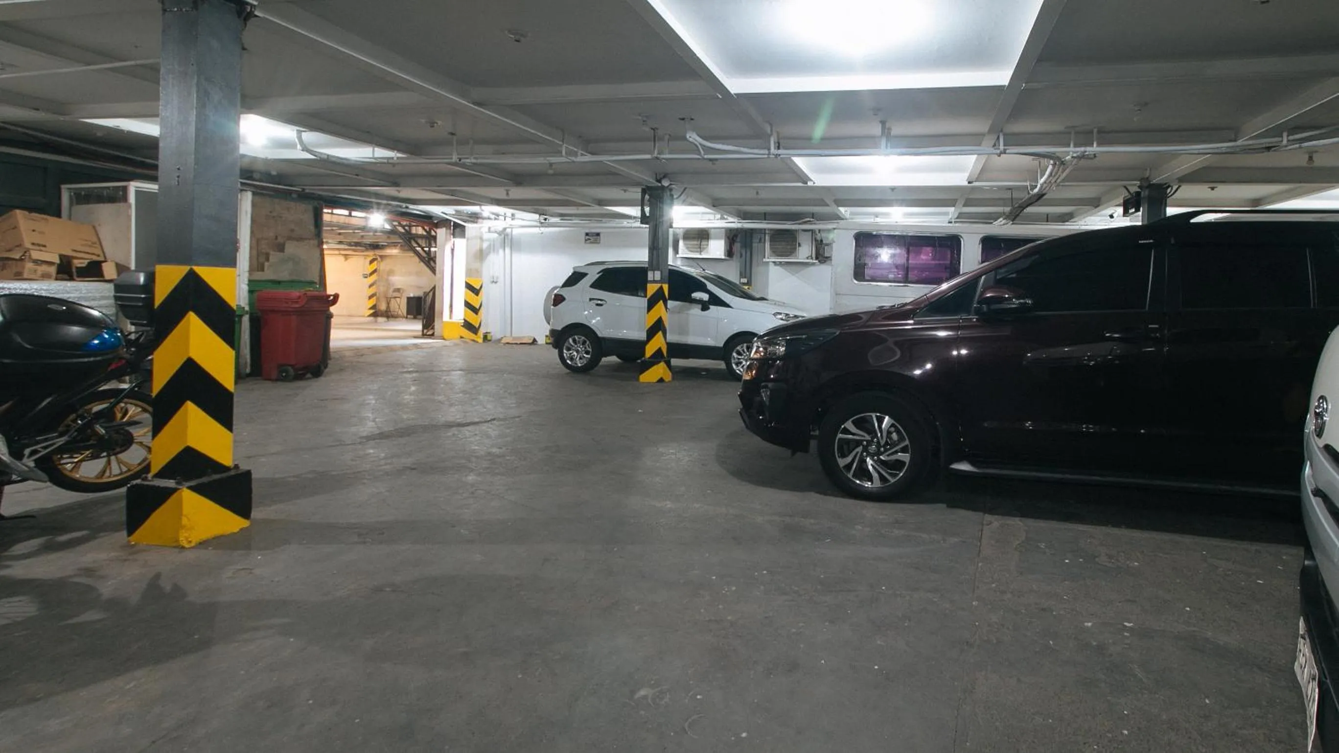 Property building in RedDoorz at Hotel Rosemarie