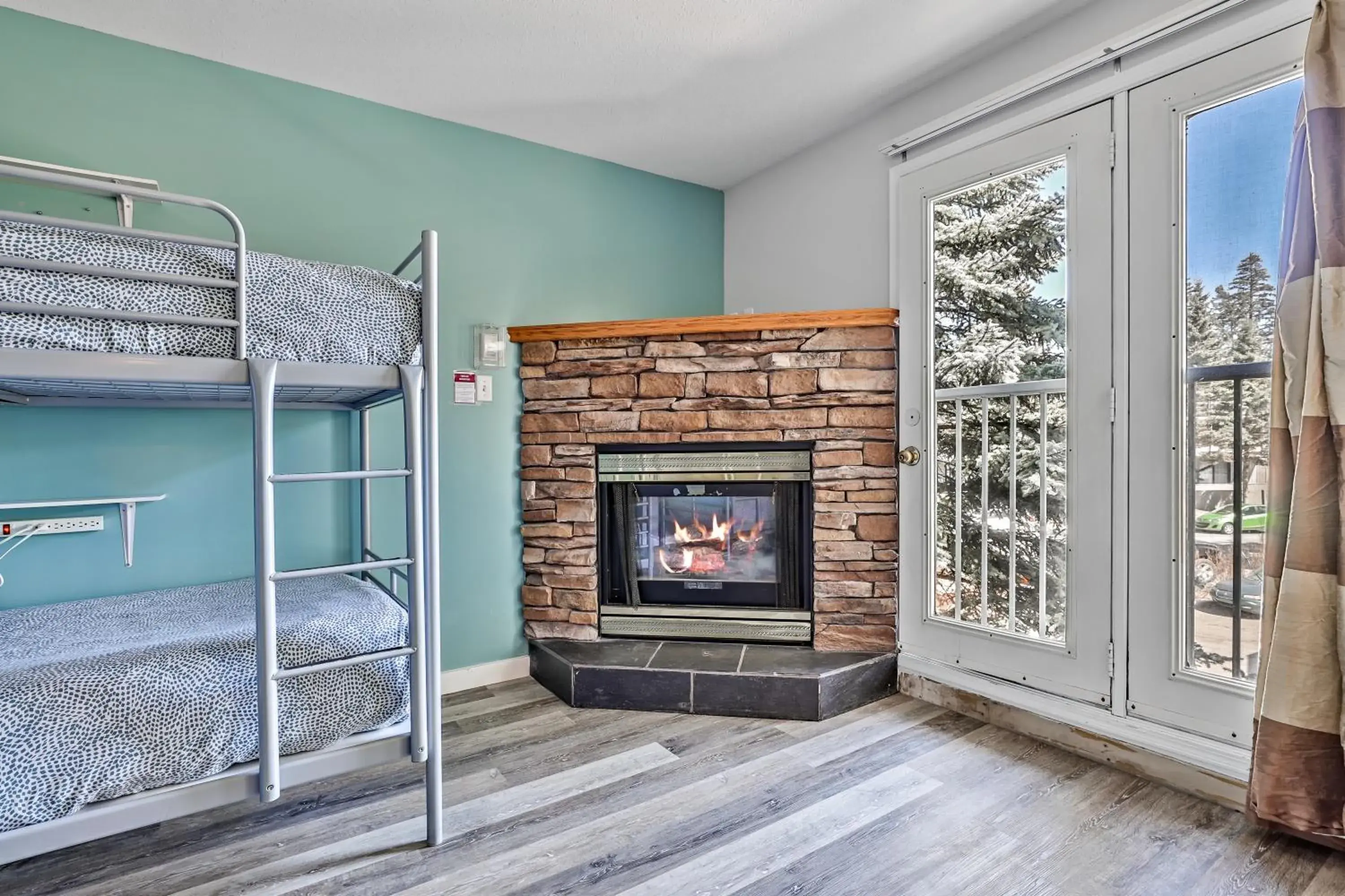 Bedroom, Bed in Samesun Banff Hostel Bedroom, Bed in Samesun Banff Hostel