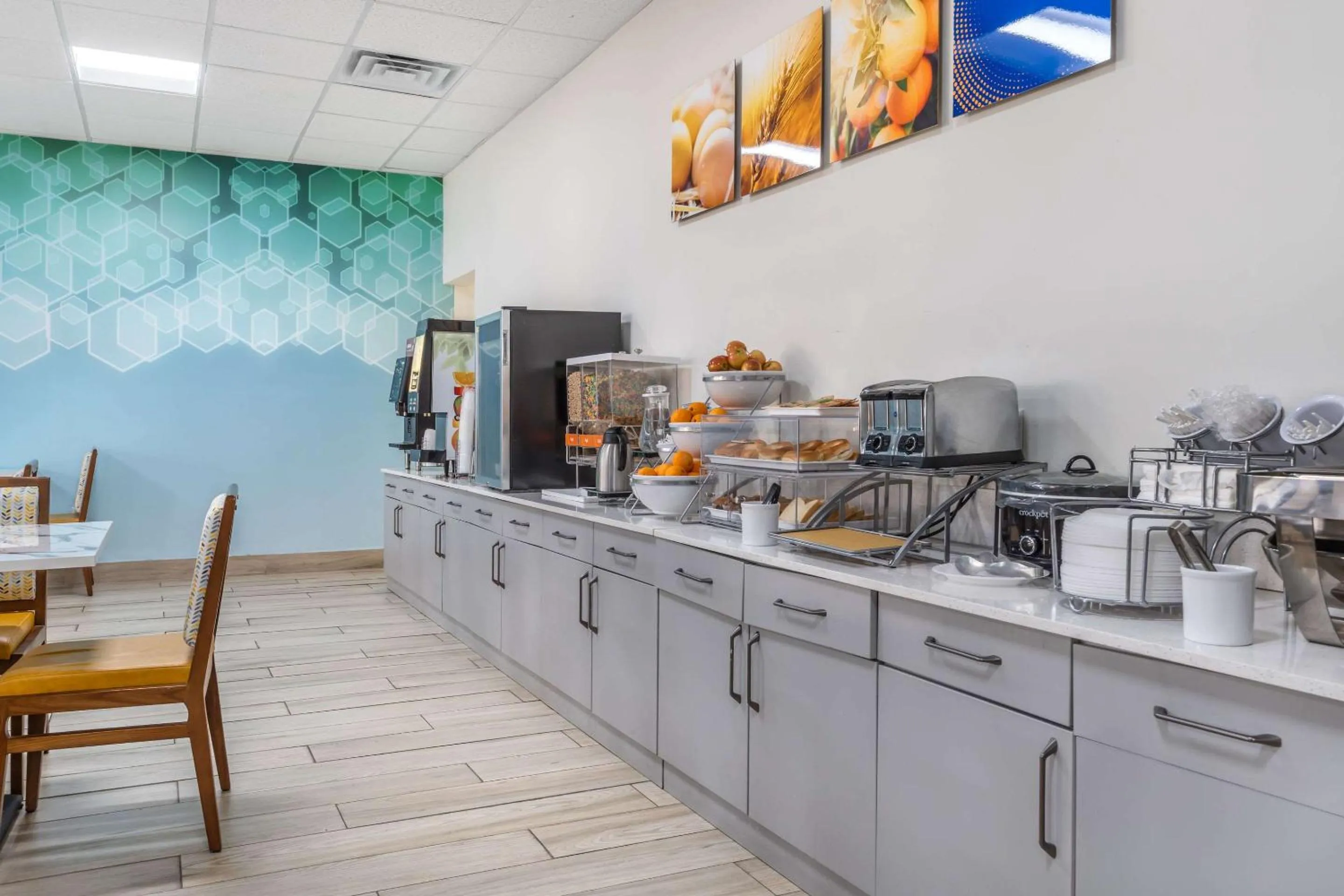 Breakfast in Best Western Plus Arbour Inn and Suites