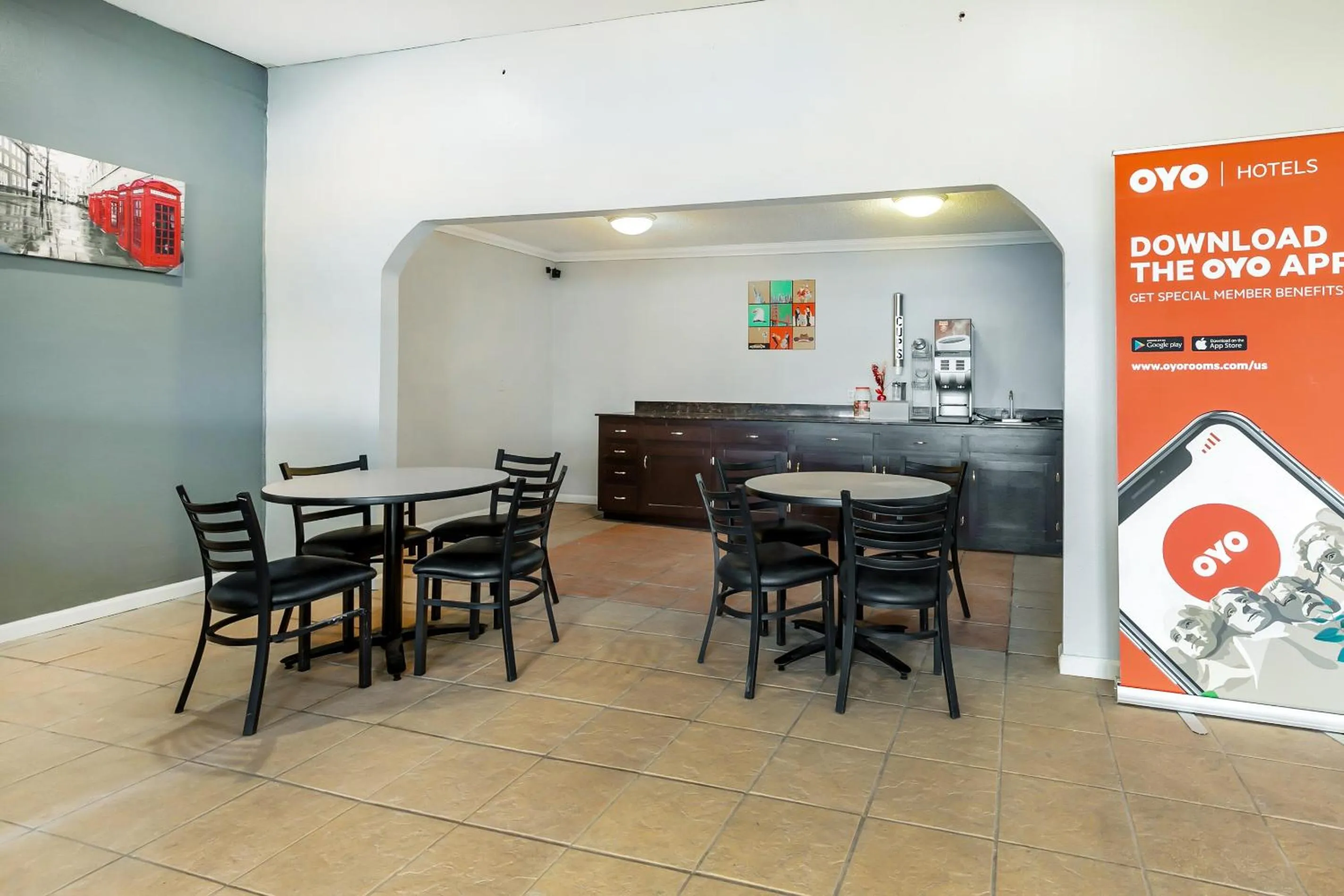 Dining area in OYO Hotel Jennings Near Crowley, LA I-10