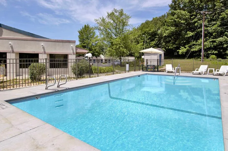 Swimming Pool in Shayona Inn Eden