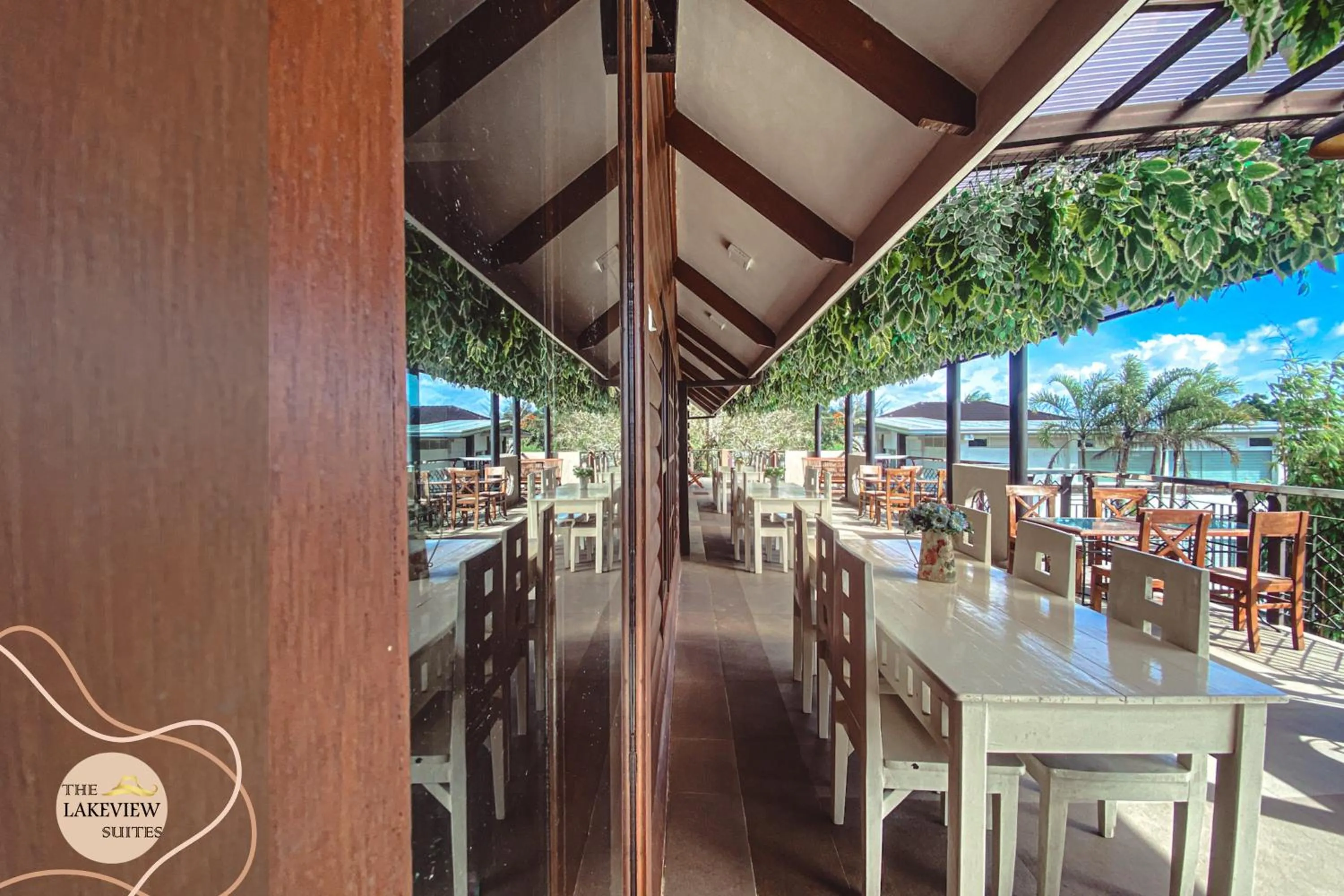 Restaurant/places to eat in The Lakeview Suites