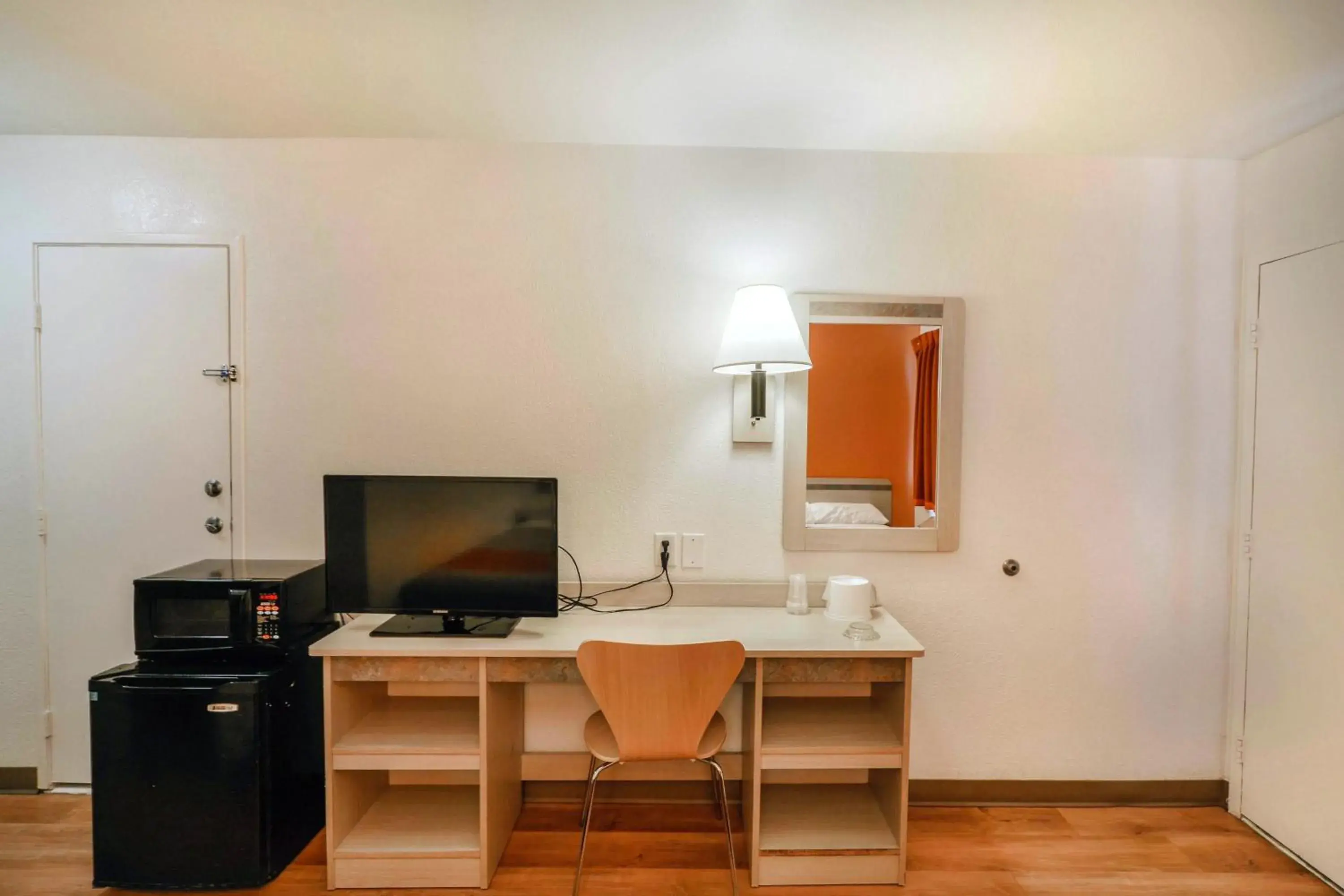 TV and multimedia in Motel 6-Huntsville, TX TV and multimedia in Motel 6-Huntsville, TX