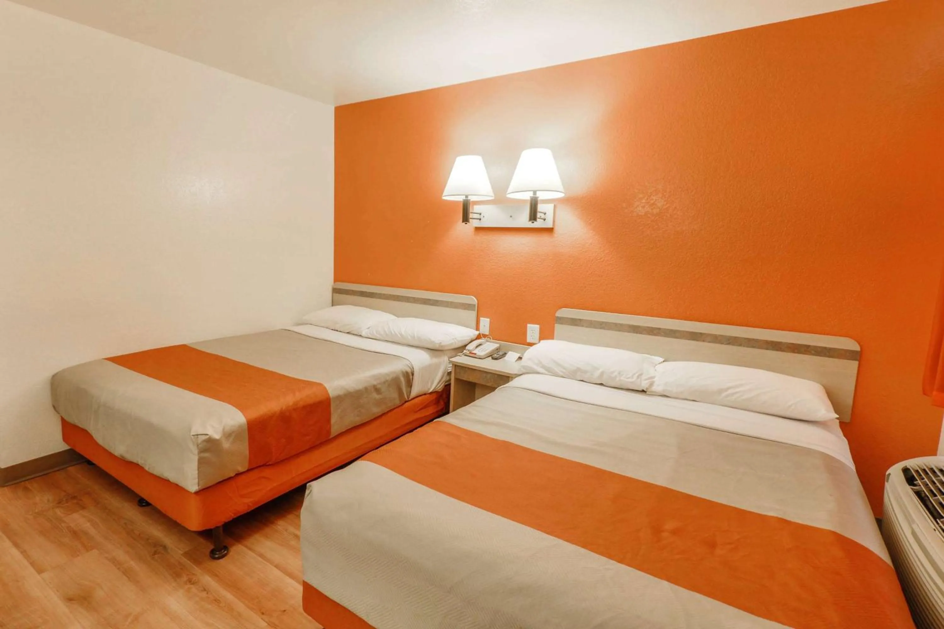 Photo of the whole room, Bed in Motel 6-Huntsville, TX