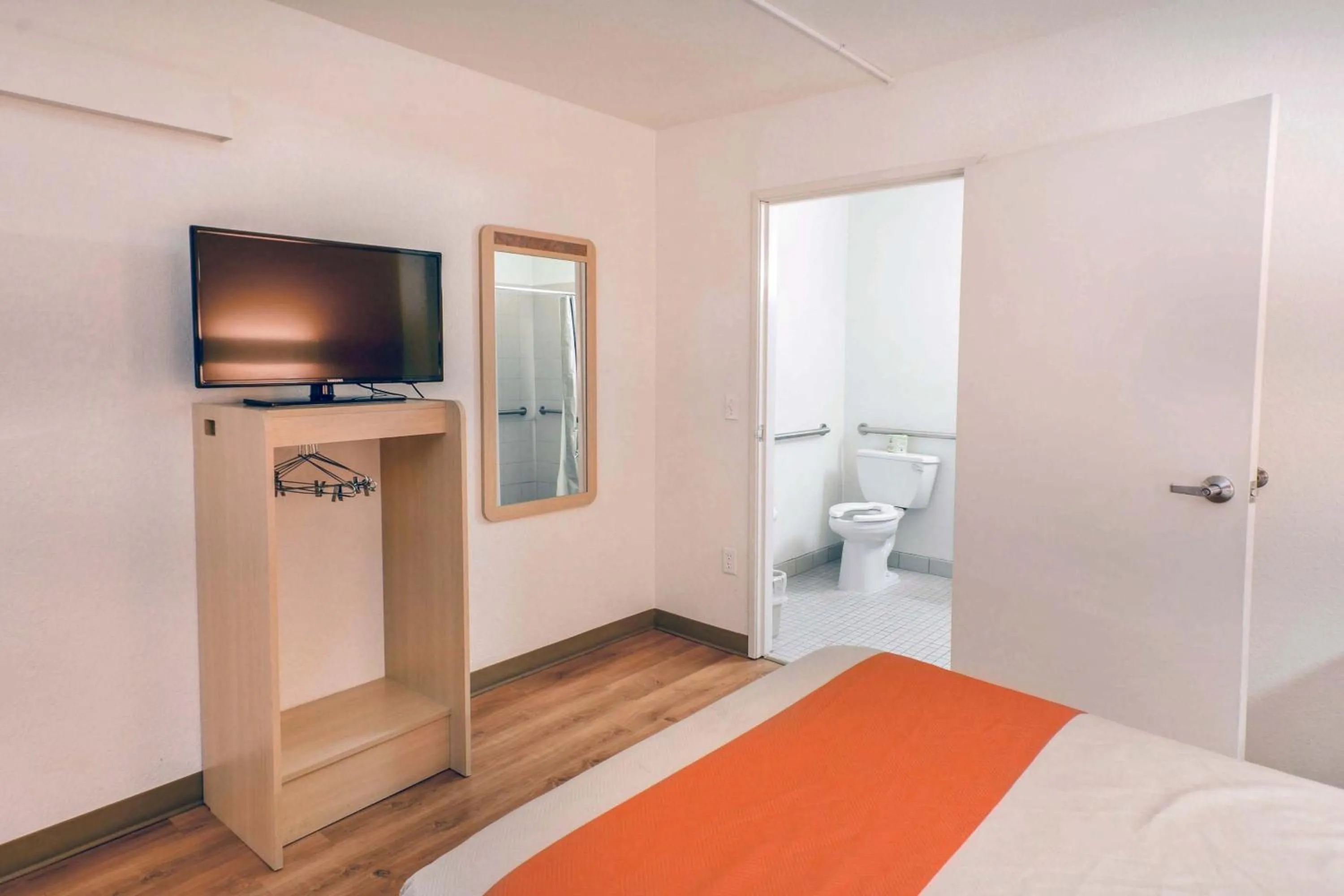 Bedroom in Motel 6-Huntsville, TX