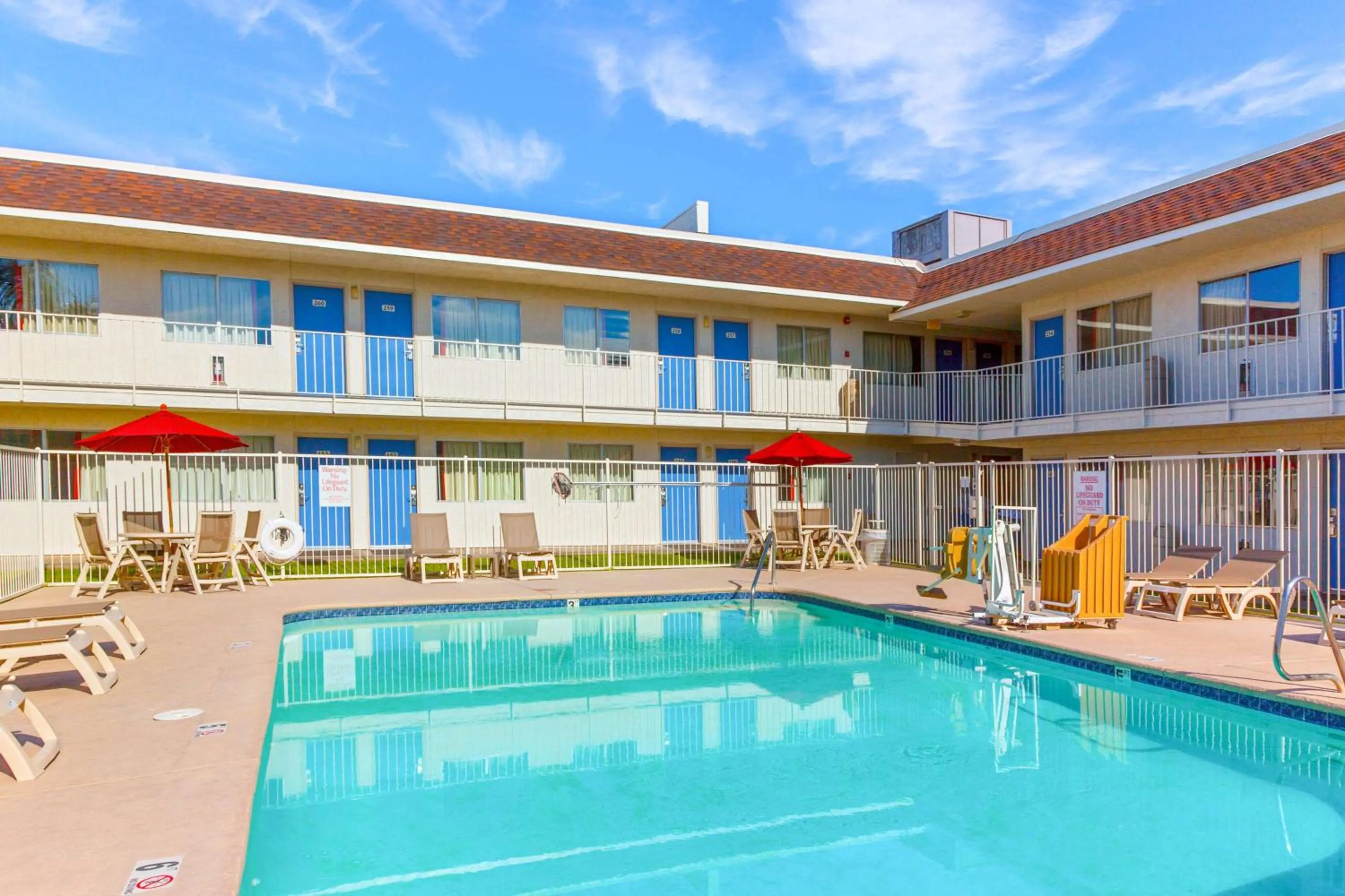 Day in Motel 6-Phoenix, AZ - North Bell Road