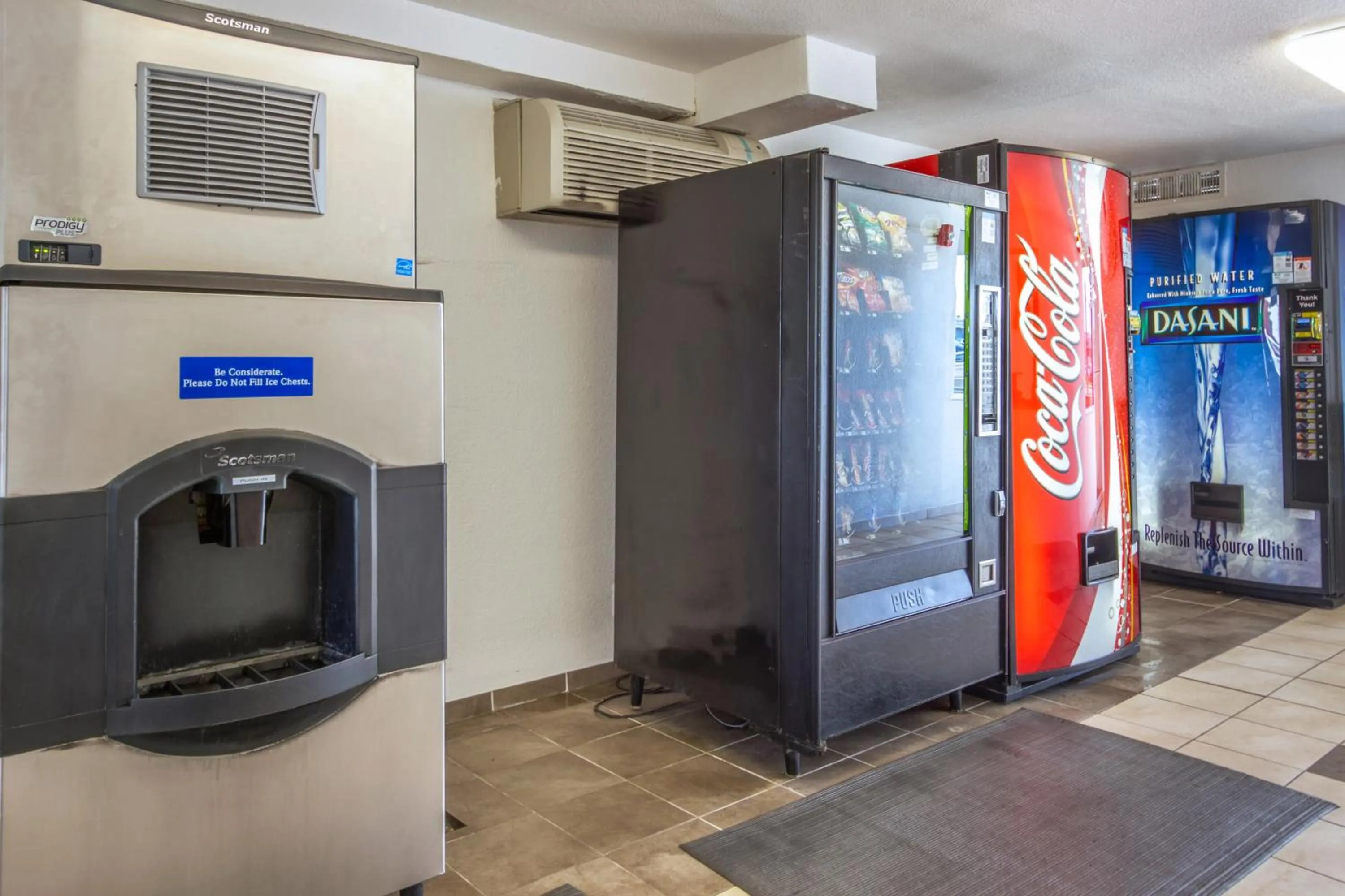 Decorative detail in Motel 6-Phoenix, AZ - North Bell Road