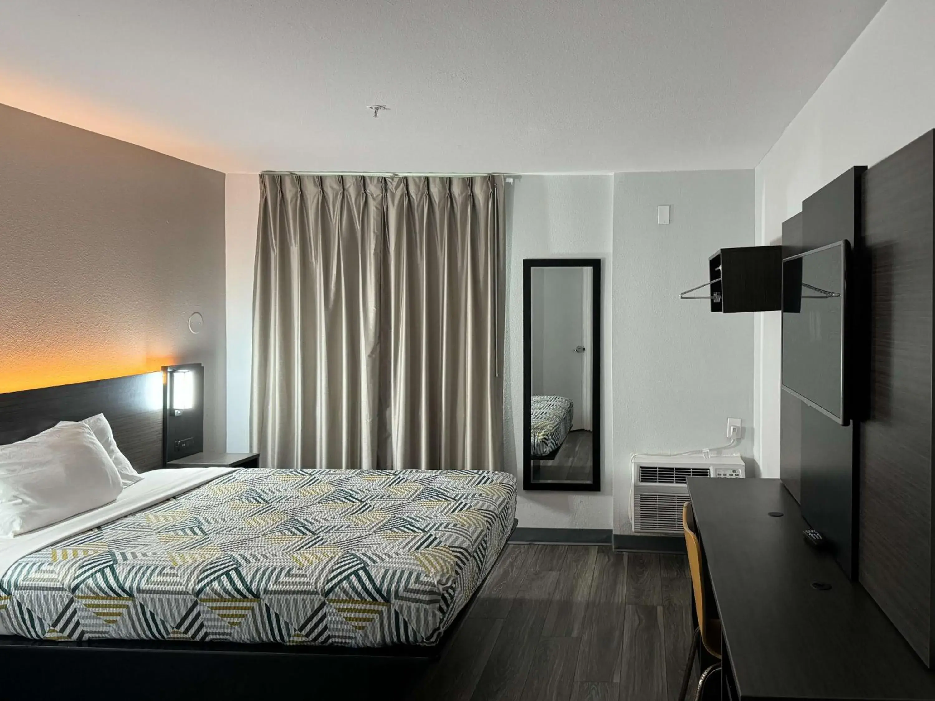 Bedroom, Bed in Motel 6-Brownsville, TX Bedroom, Bed in Motel 6-Brownsville, TX