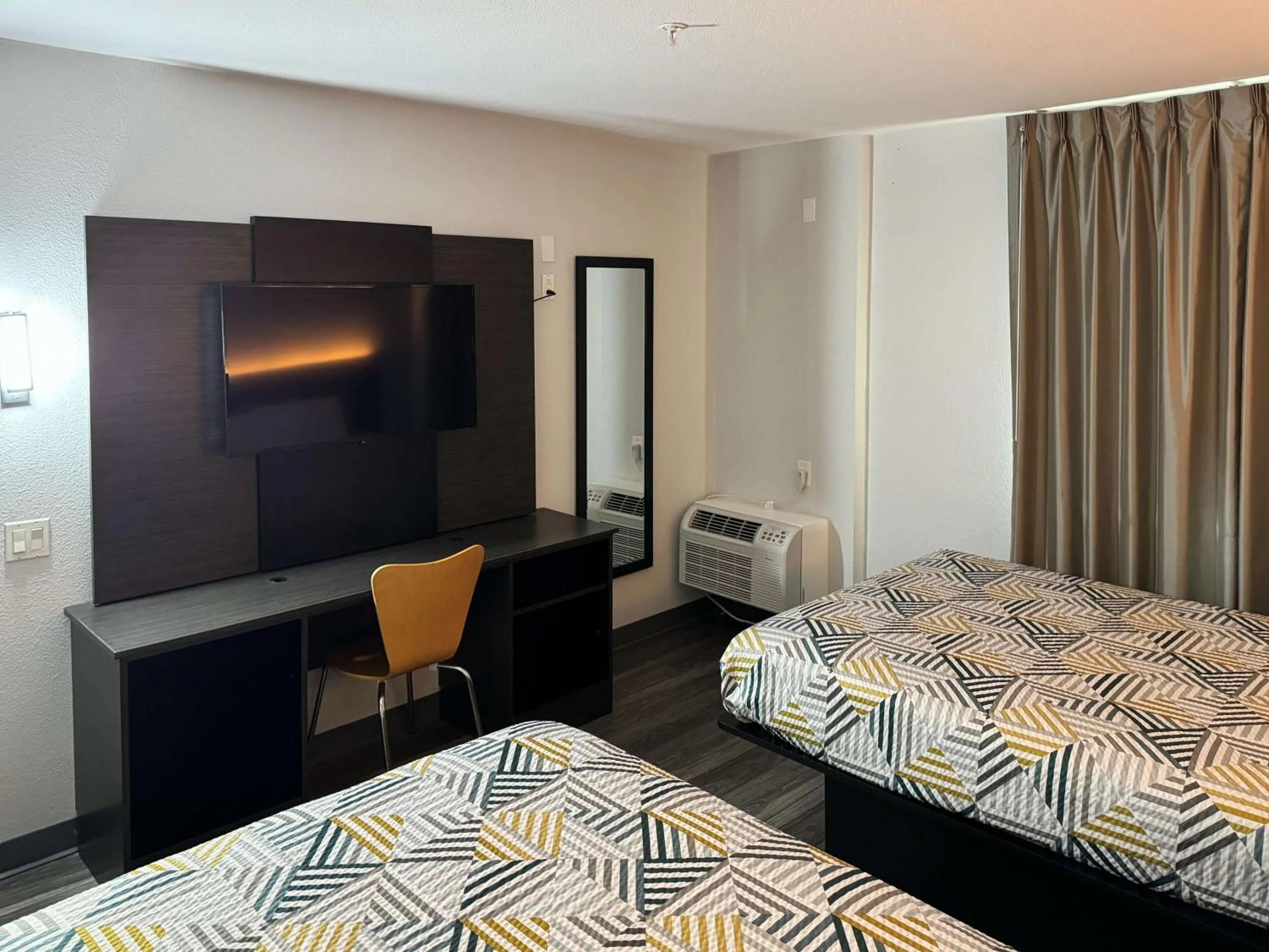 Bedroom, Bed in Motel 6-Brownsville, TX