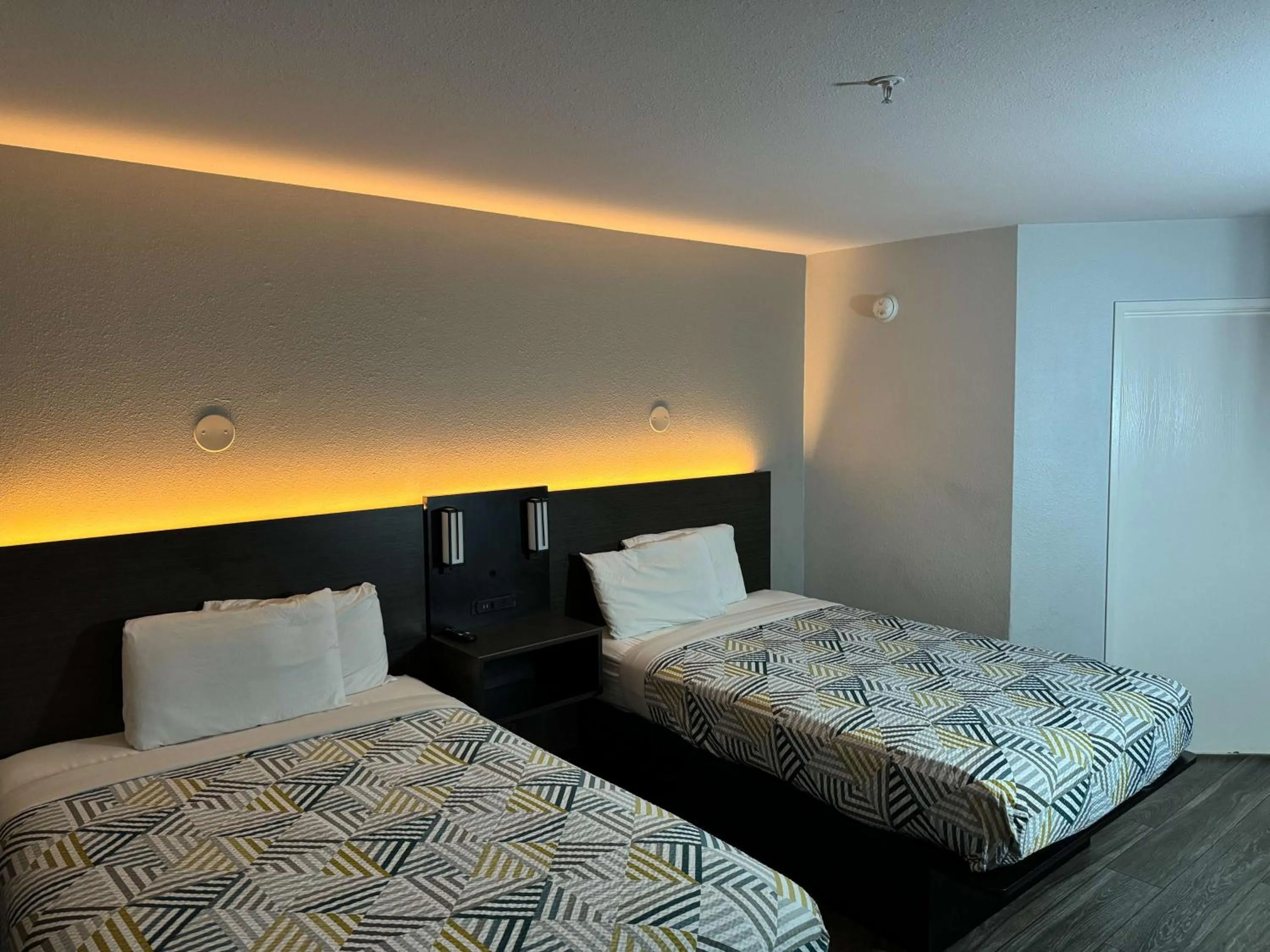 Bedroom, Bed in Motel 6-Brownsville, TX