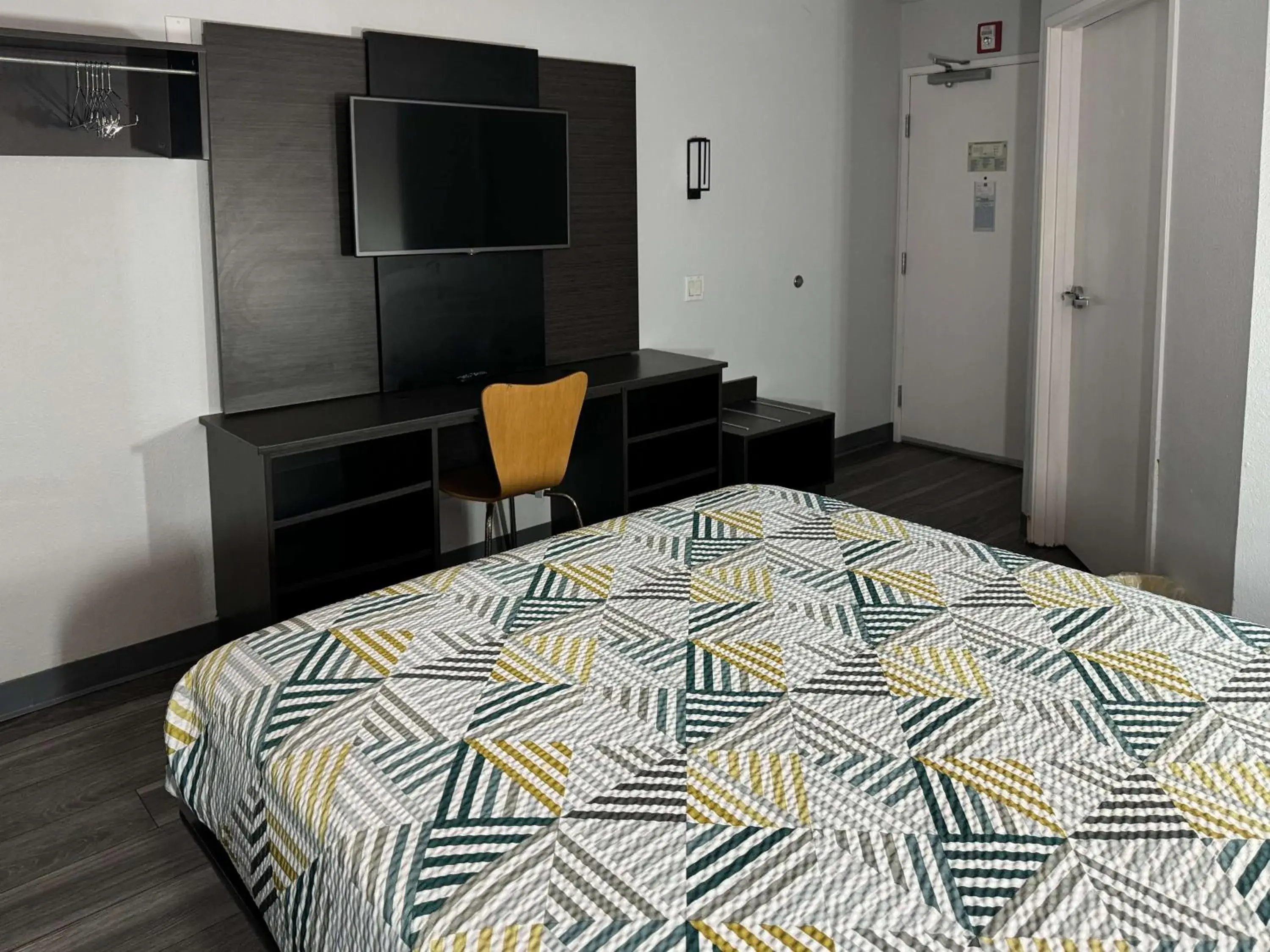 Queen Room - Disability Access - Roll in Shower in Motel 6-Brownsville, TX Queen Room - Disability Access - Roll in Shower in Motel 6-Brownsville, TX